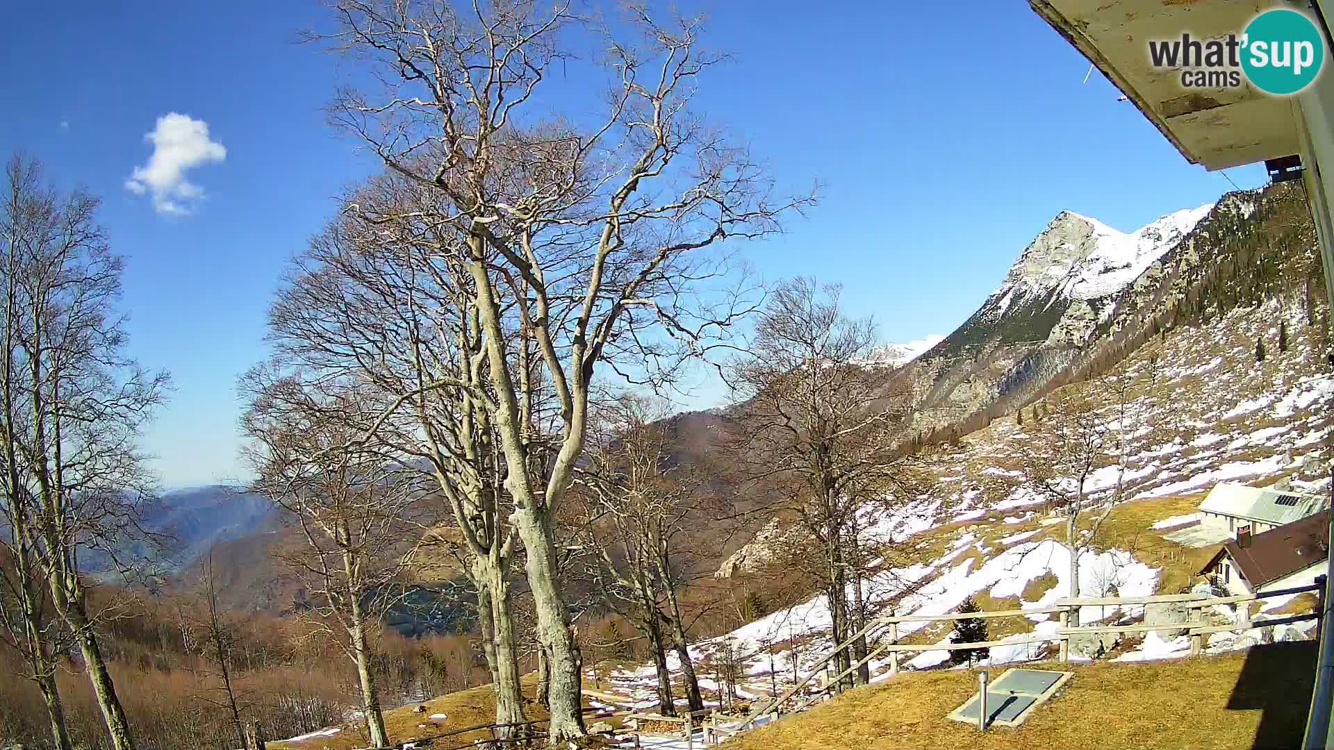 Baita di montagna Planina Razor webcam (1315) | vista su Tolminski Migovec