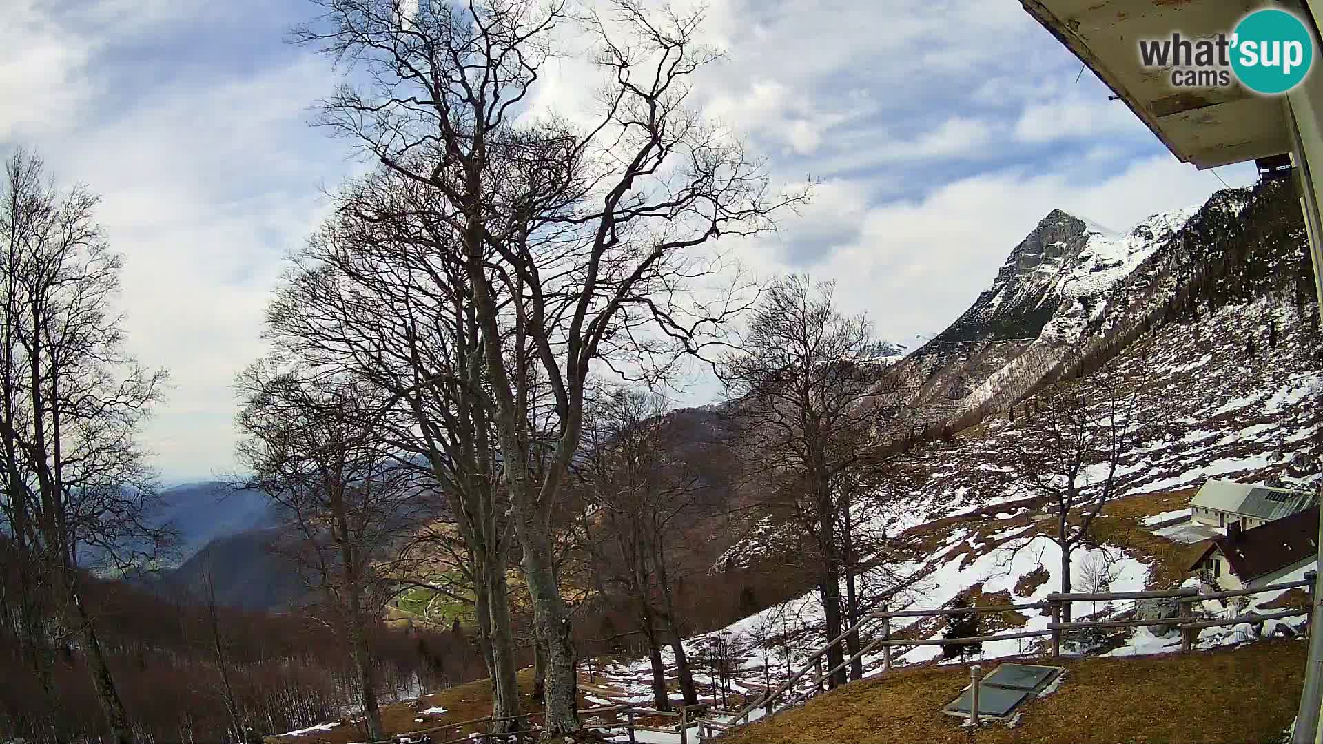 Planina Razor Mountain Hut live cam (1315) | view to Tolminski Migovec