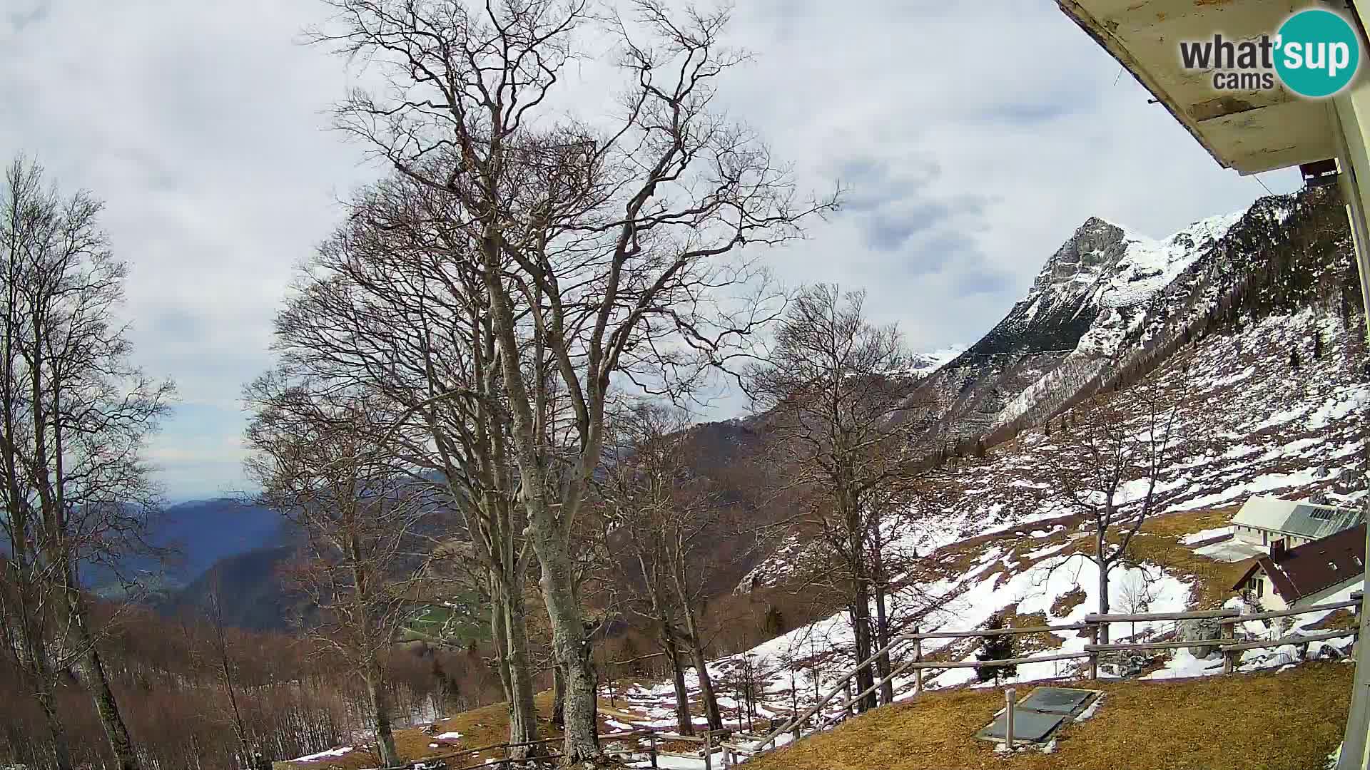 Koča na Planini Razor spletna kamera (1315) | Pogled na Tolminski Migovec