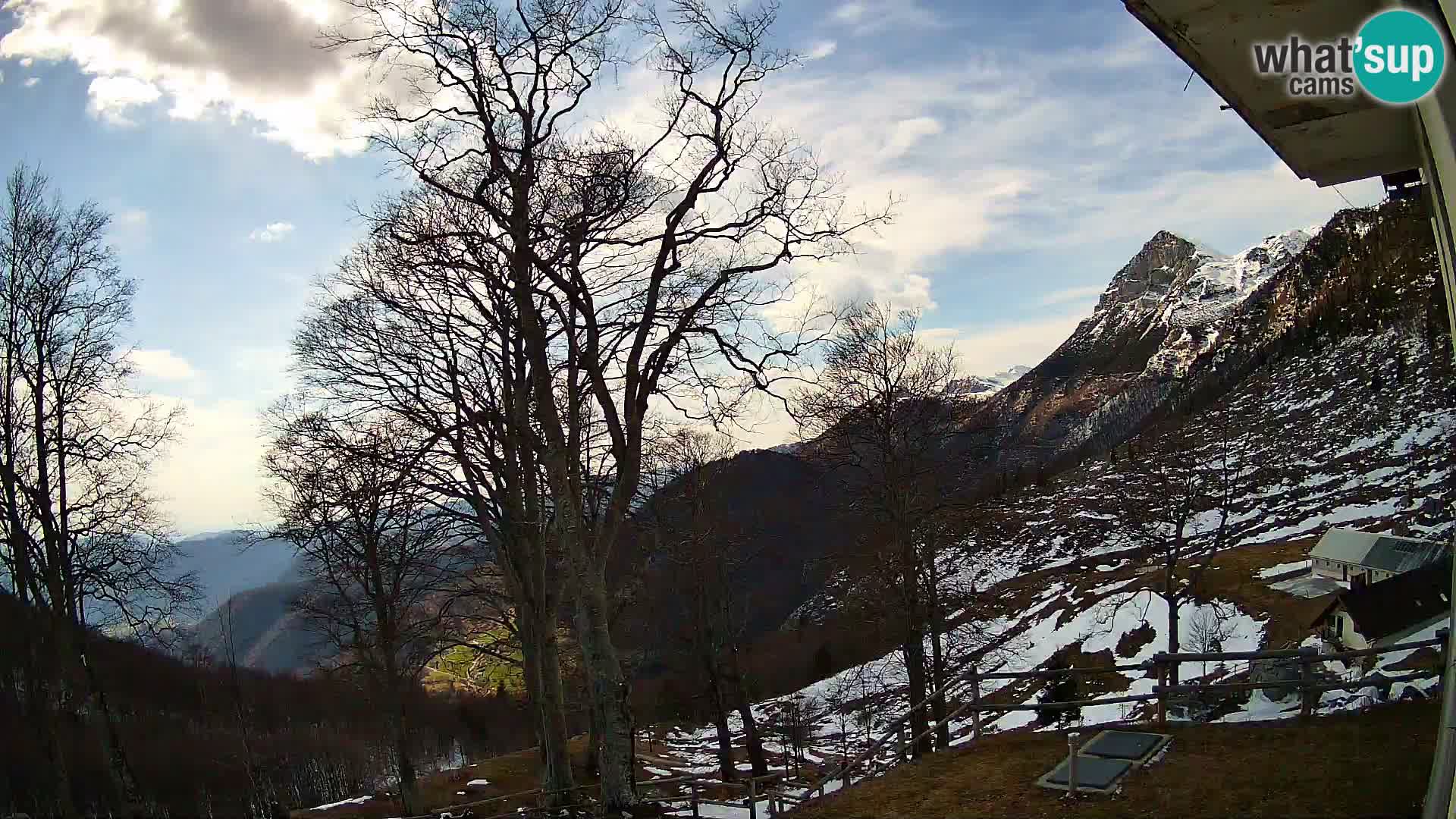 Planina Razor Mountain Hut live cam (1315) | view to Tolminski Migovec