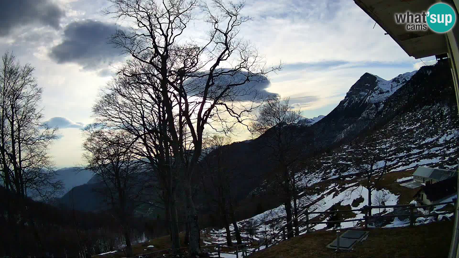 Planina Razor Mountain Hut live cam (1315) | view to Tolminski Migovec