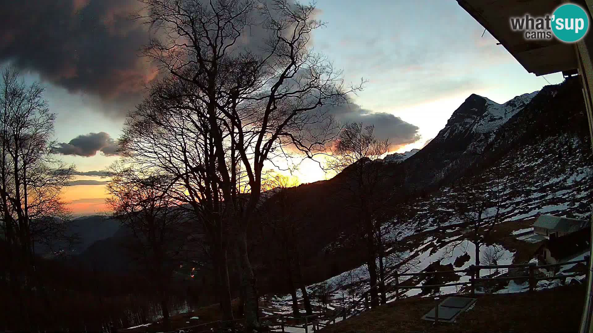 Planina Razor Bergütte Webcam (1315) | Blick auf Tolminski Migovec