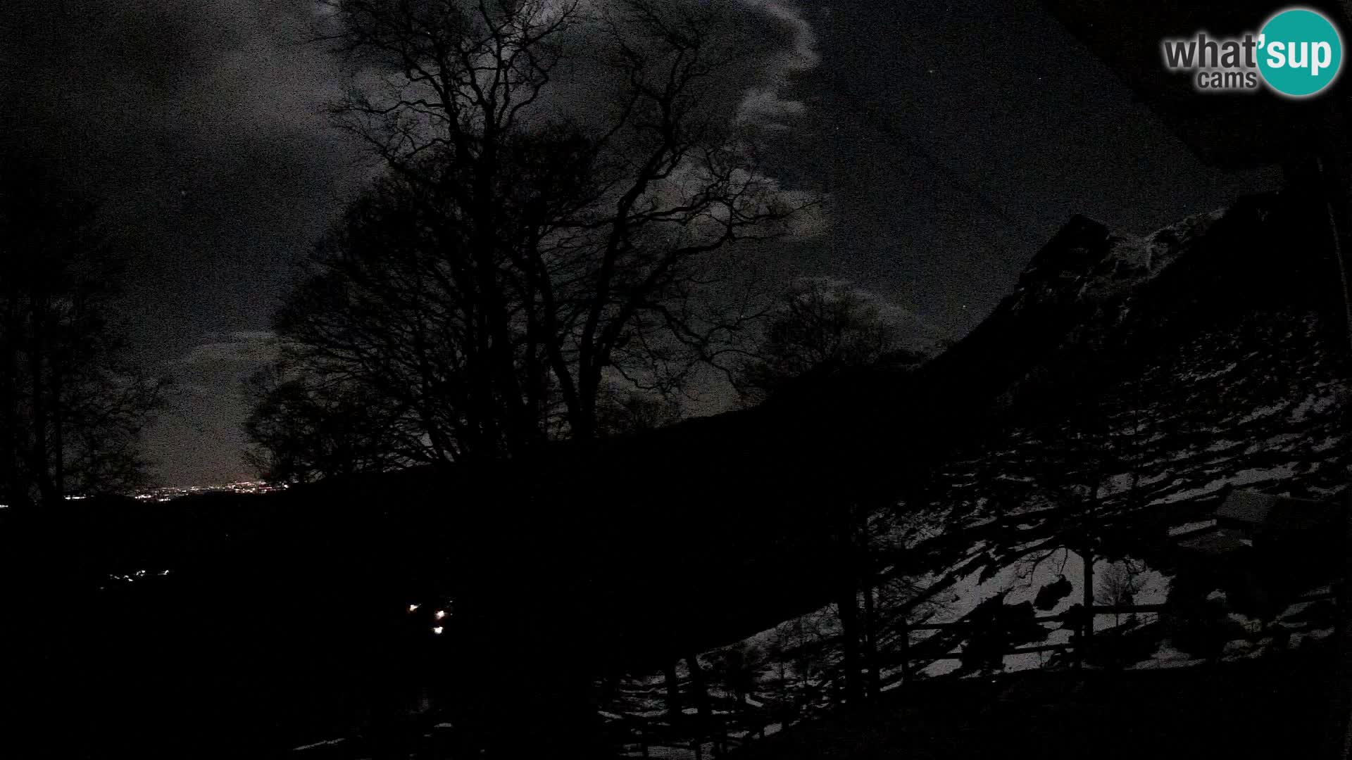 Planina Razor Bergütte Webcam (1315) | Blick auf Tolminski Migovec