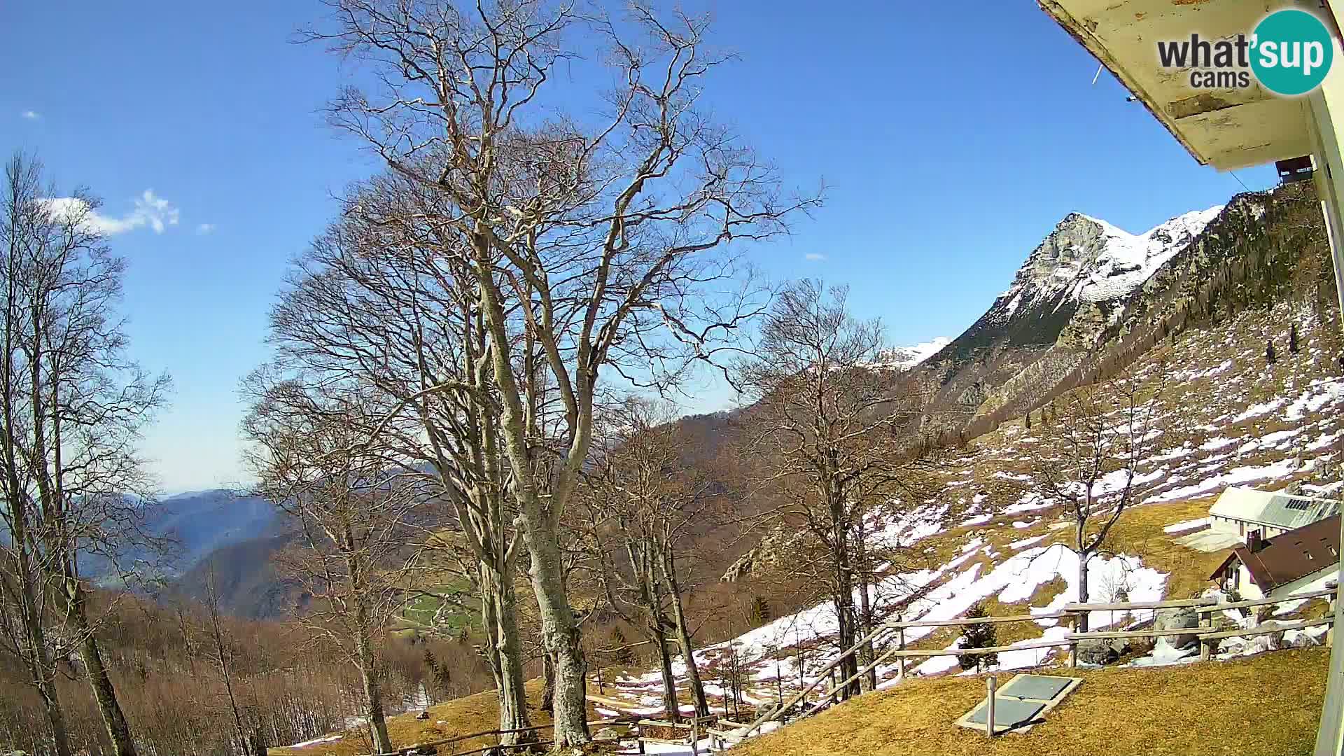 Planina Razor Mountain Hut live cam (1315) | view to Tolminski Migovec