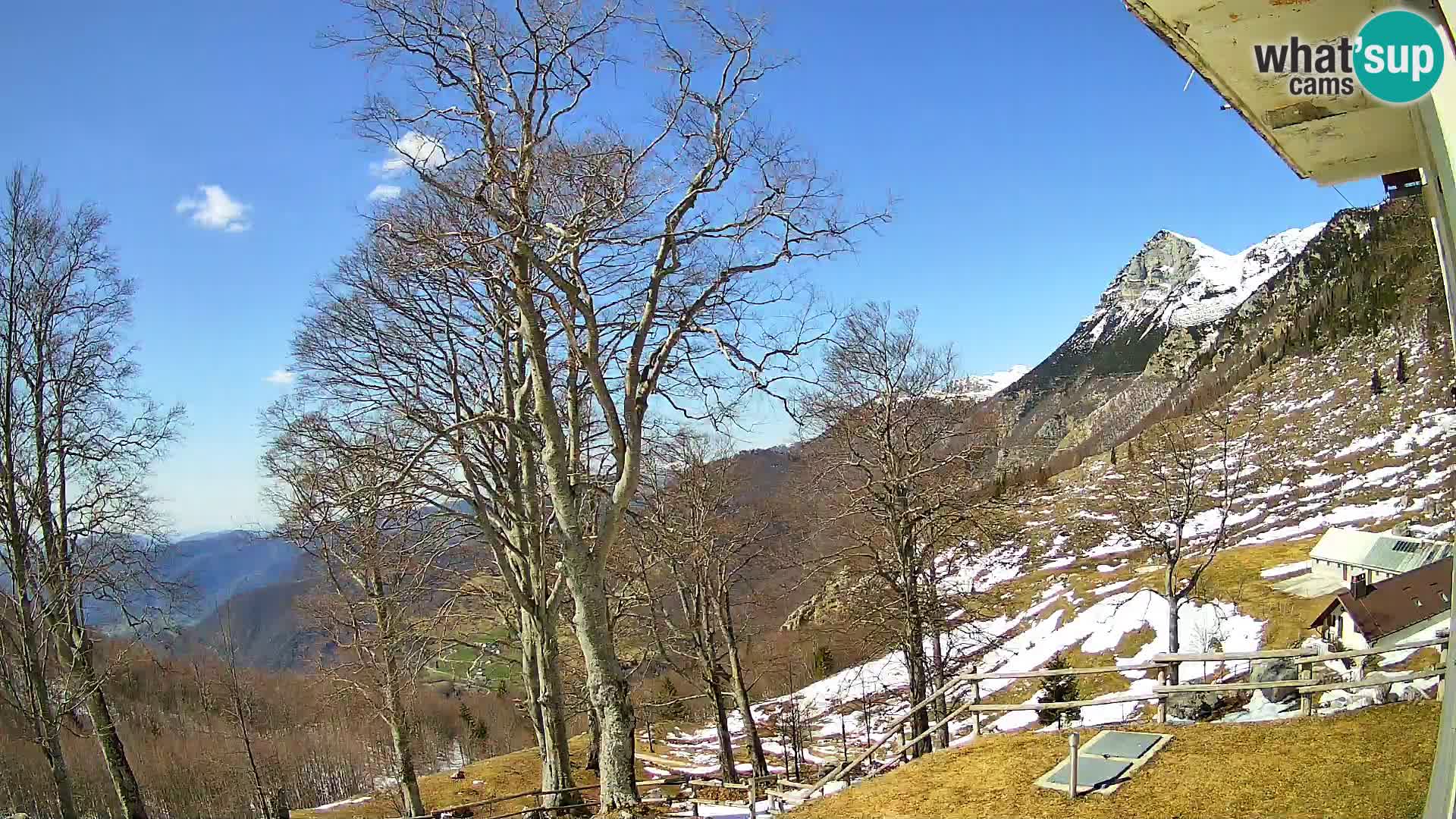 Planinarski dom na planini Razor (1315) | Pogled na Tolminski Migovec