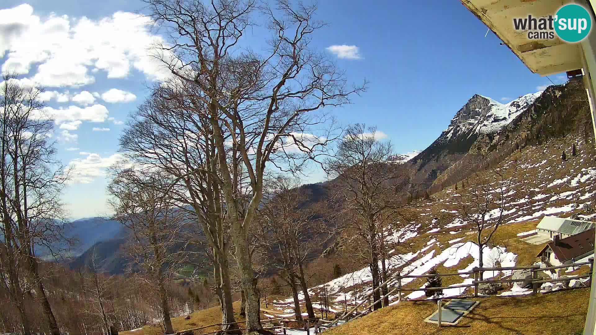 Planinarski dom na planini Razor (1315) | Pogled na Tolminski Migovec