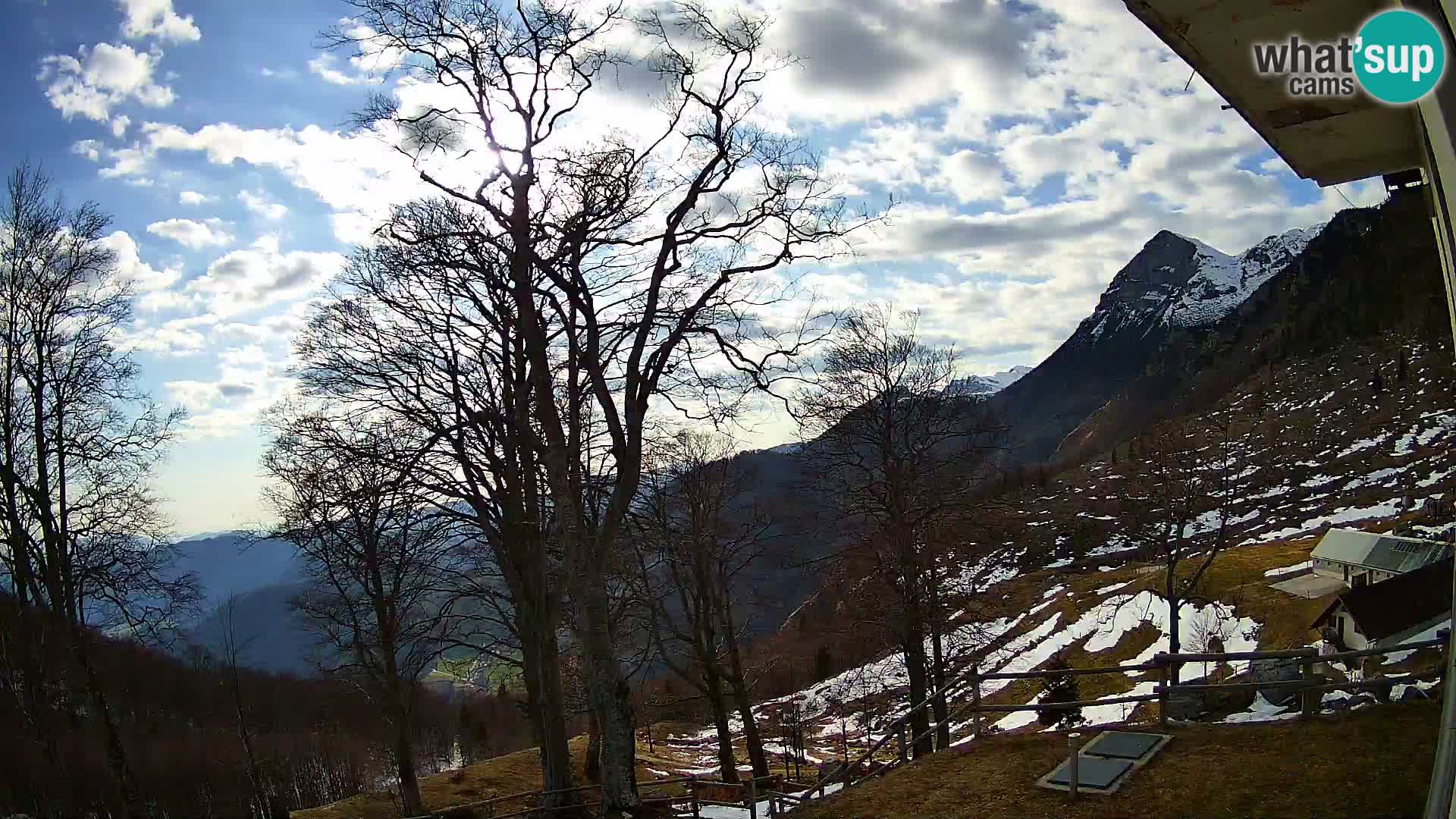 Planina Razor Bergütte Webcam (1315) | Blick auf Tolminski Migovec