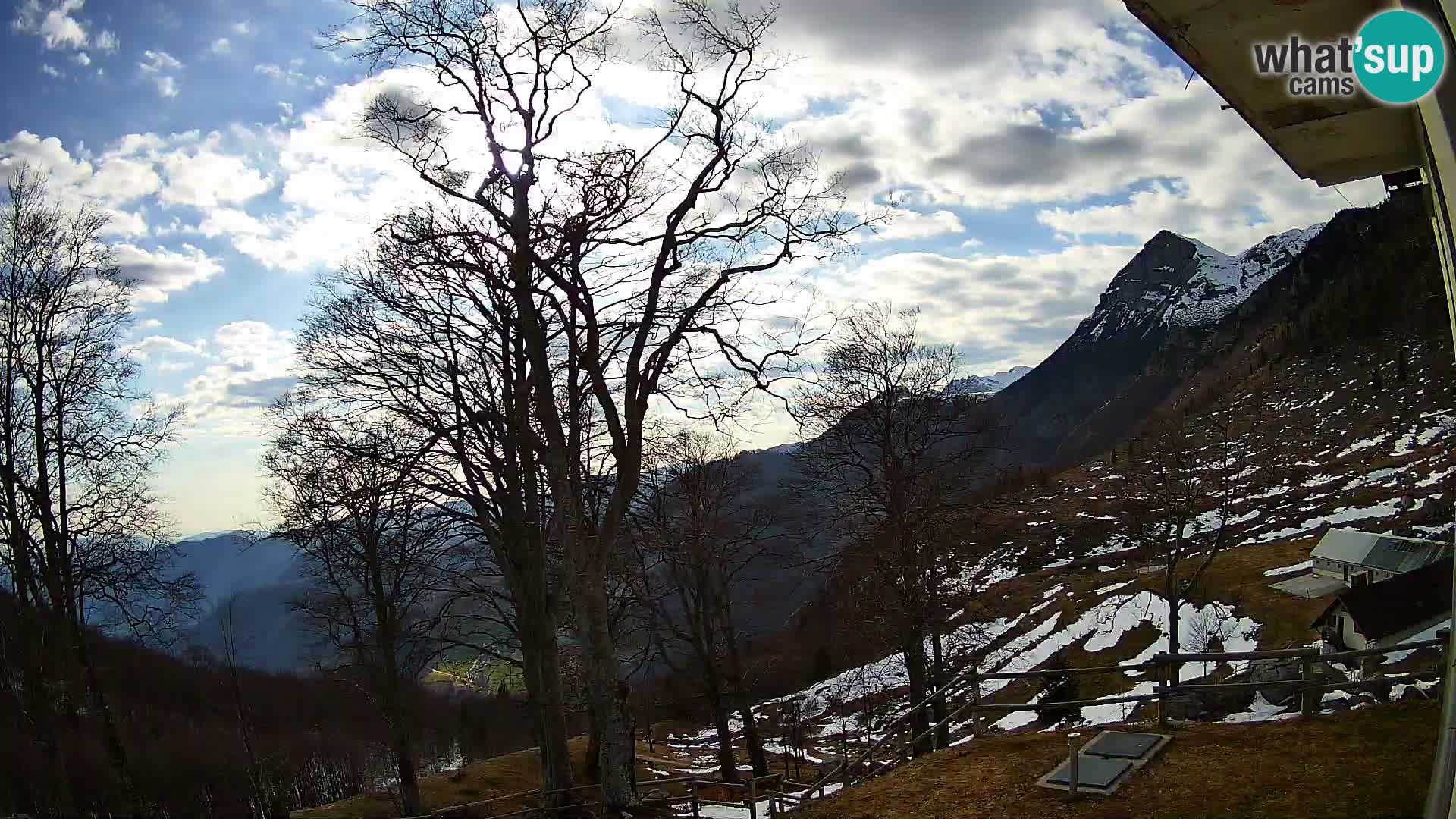 Planina Razor Bergütte Webcam (1315) | Blick auf Tolminski Migovec