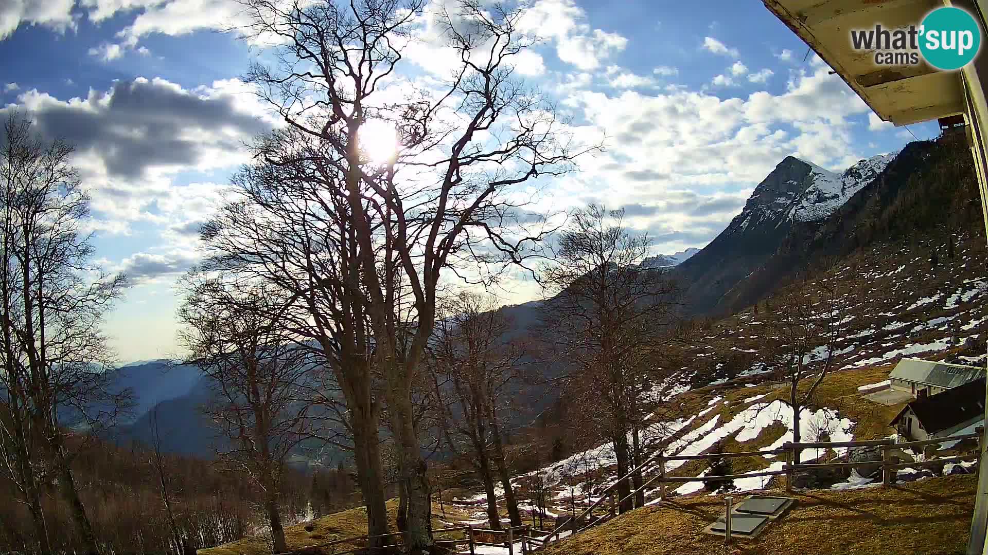 Refuge de la montagne Planina Razor caméra en direct (1315) | vue sur Tolminski Migovec