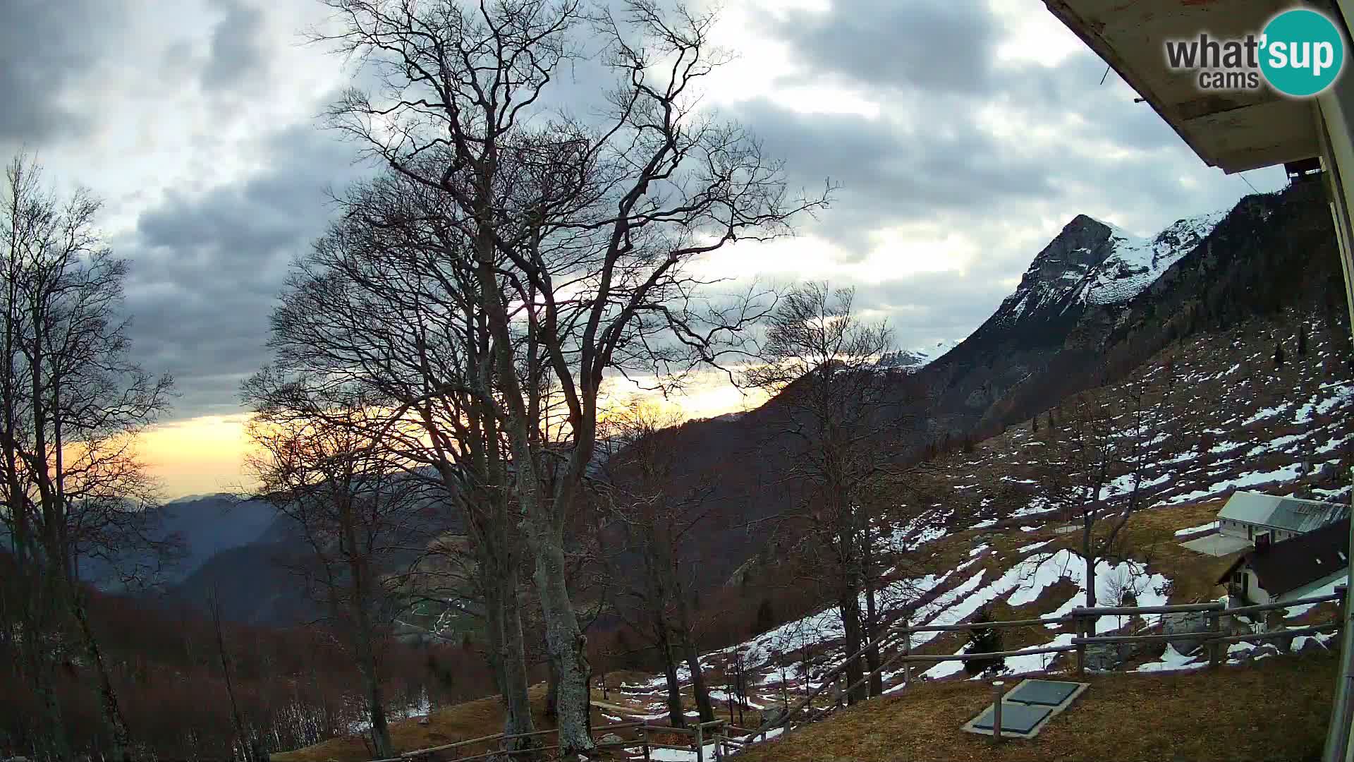 Refuge de la montagne Planina Razor caméra en direct (1315) | vue sur Tolminski Migovec