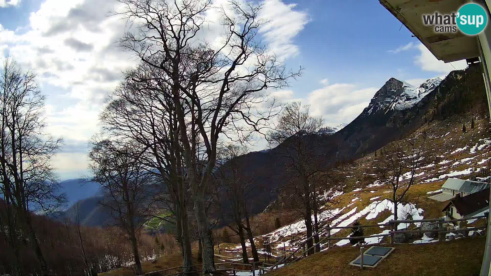 Planina Razor Mountain Hut live cam (1315) | view to Tolminski Migovec