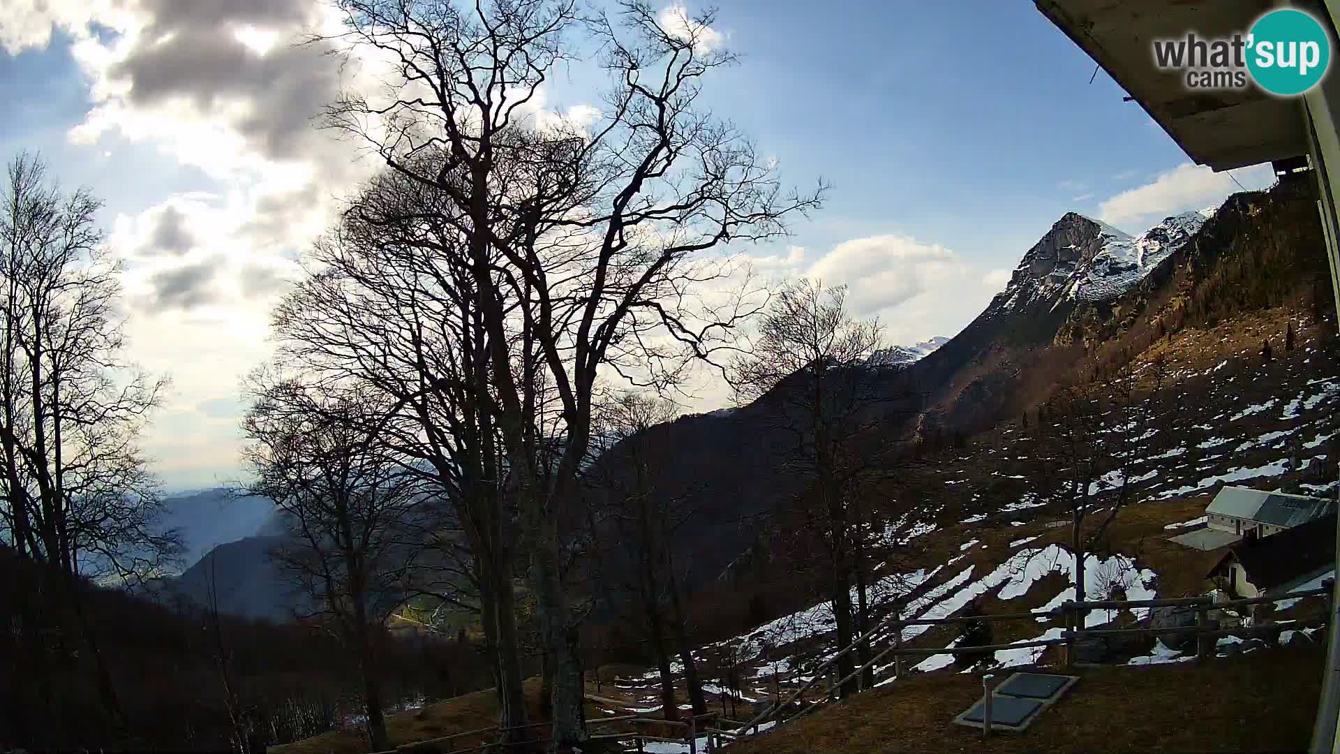 Planina Razor Bergütte Webcam (1315) | Blick auf Tolminski Migovec