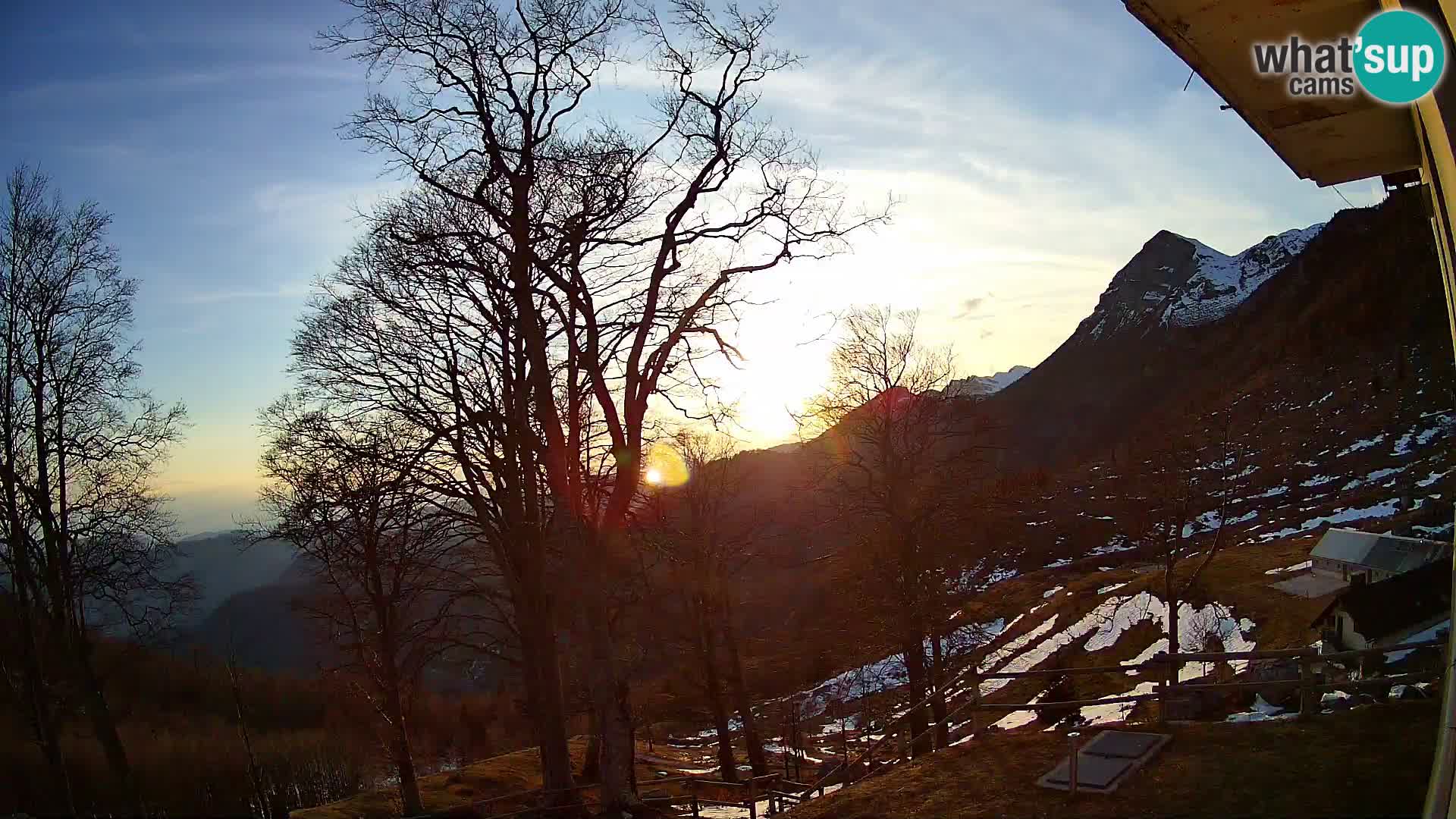 Planina Razor Bergütte Webcam (1315) | Blick auf Tolminski Migovec