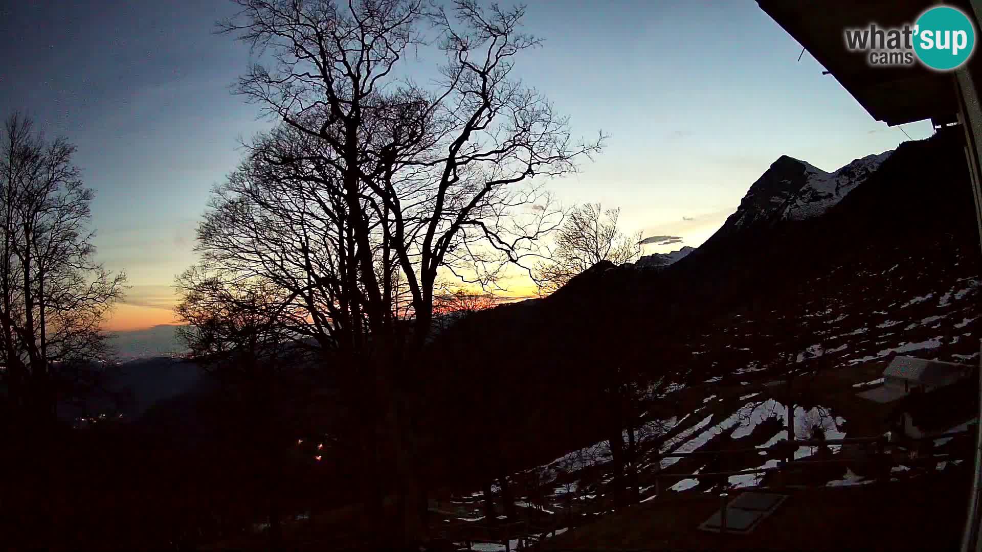 Planina Razor Mountain Hut live cam (1315) | view to Tolminski Migovec