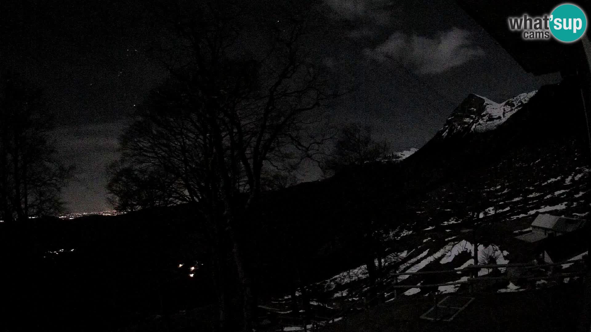 Planina Razor Mountain Hut live cam (1315) | view to Tolminski Migovec