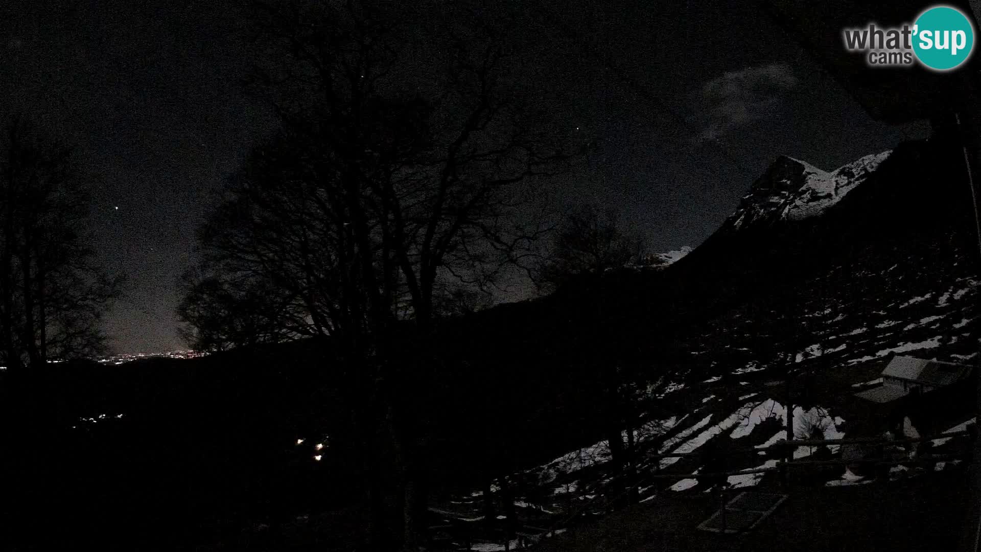 Planina Razor Mountain Hut live cam (1315) | view to Tolminski Migovec