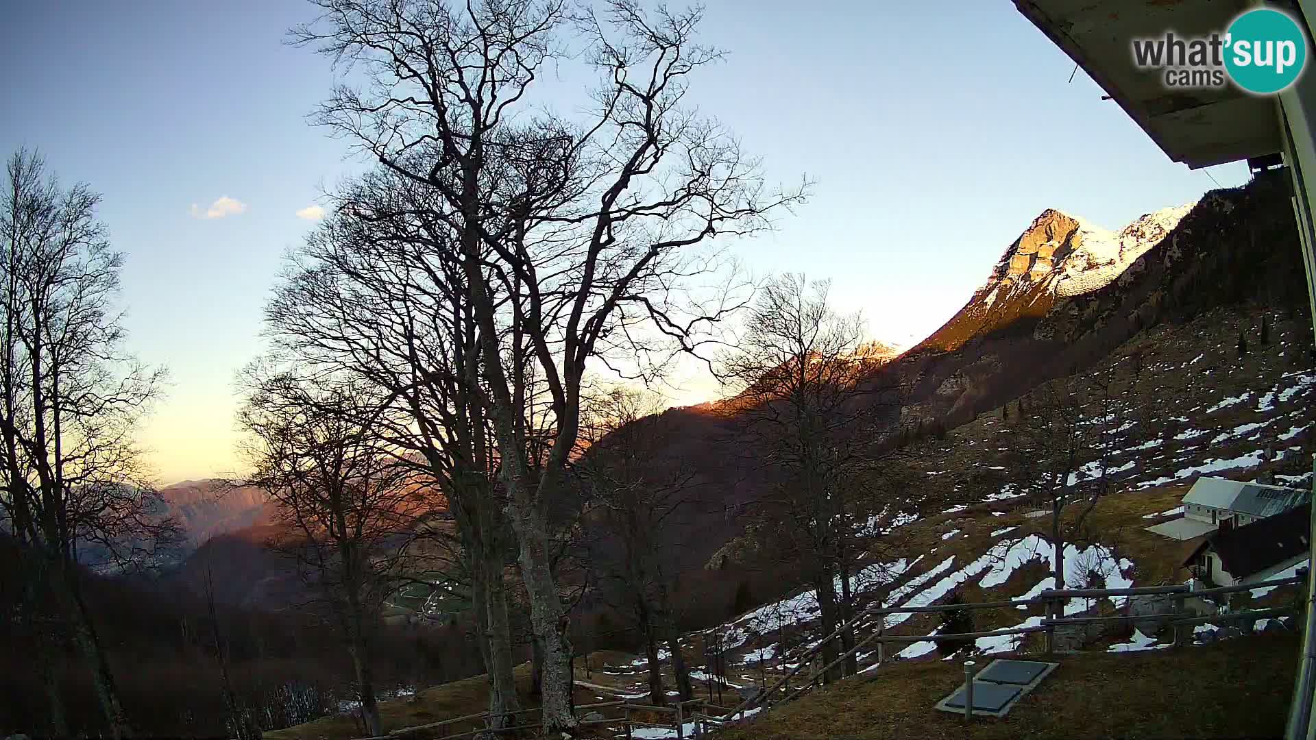 Planina Razor Bergütte Webcam (1315) | Blick auf Tolminski Migovec