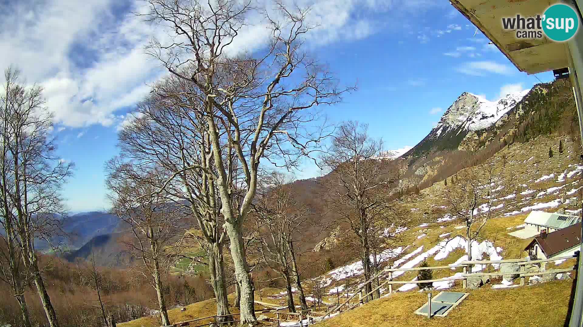 Baita di montagna Planina Razor webcam (1315) | vista su Tolminski Migovec