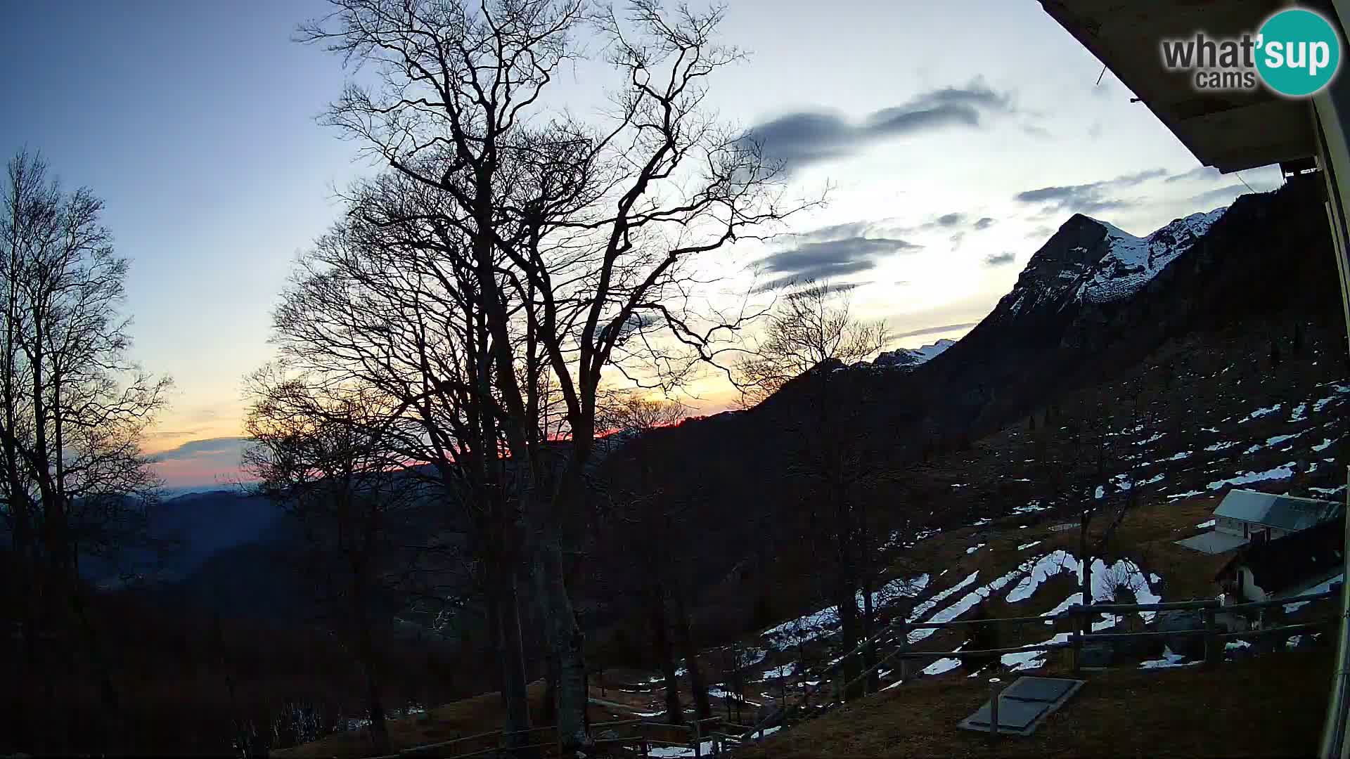 Refuge de la montagne Planina Razor caméra en direct (1315) | vue sur Tolminski Migovec