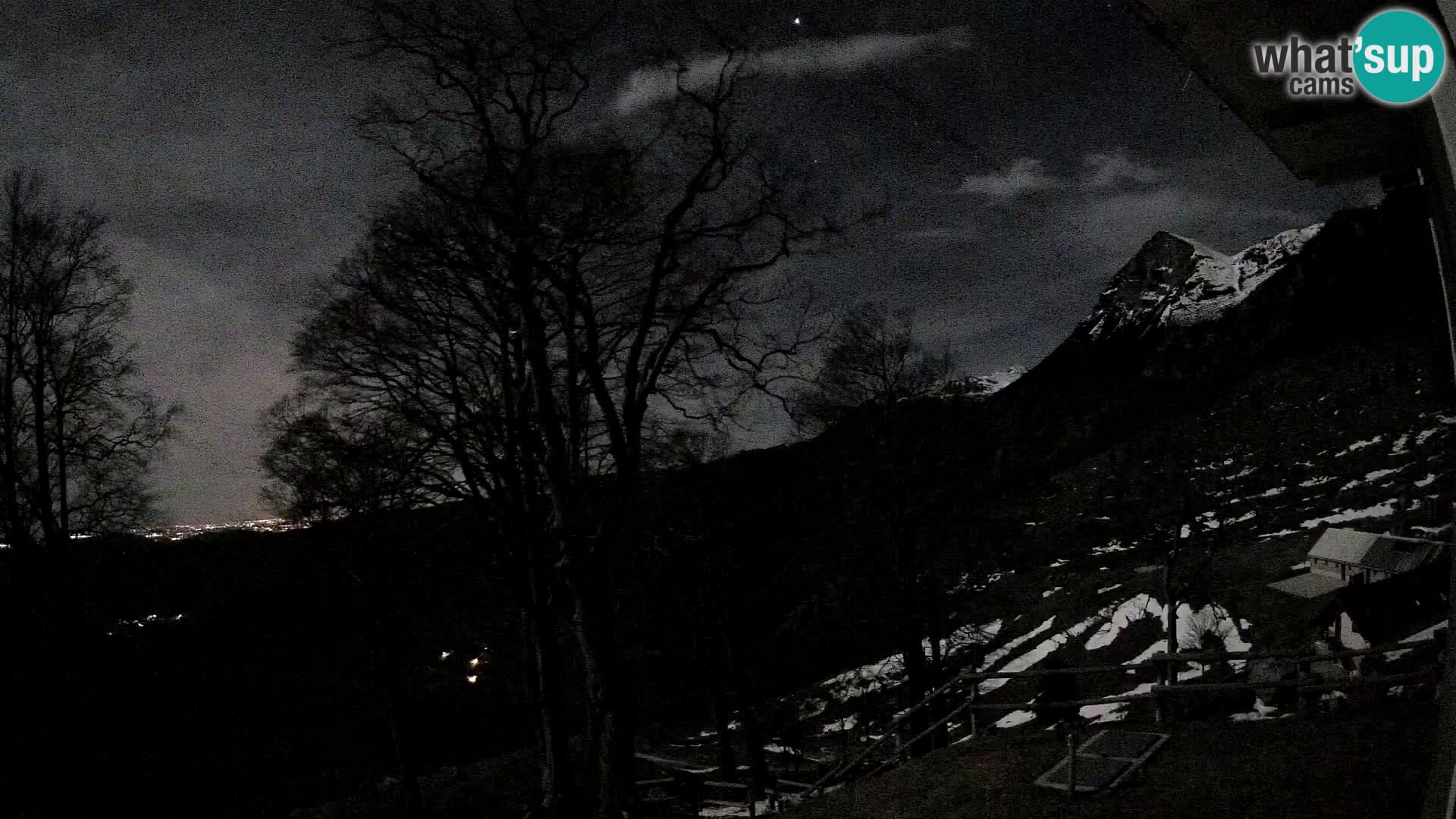 Planina Razor Bergütte Webcam (1315) | Blick auf Tolminski Migovec
