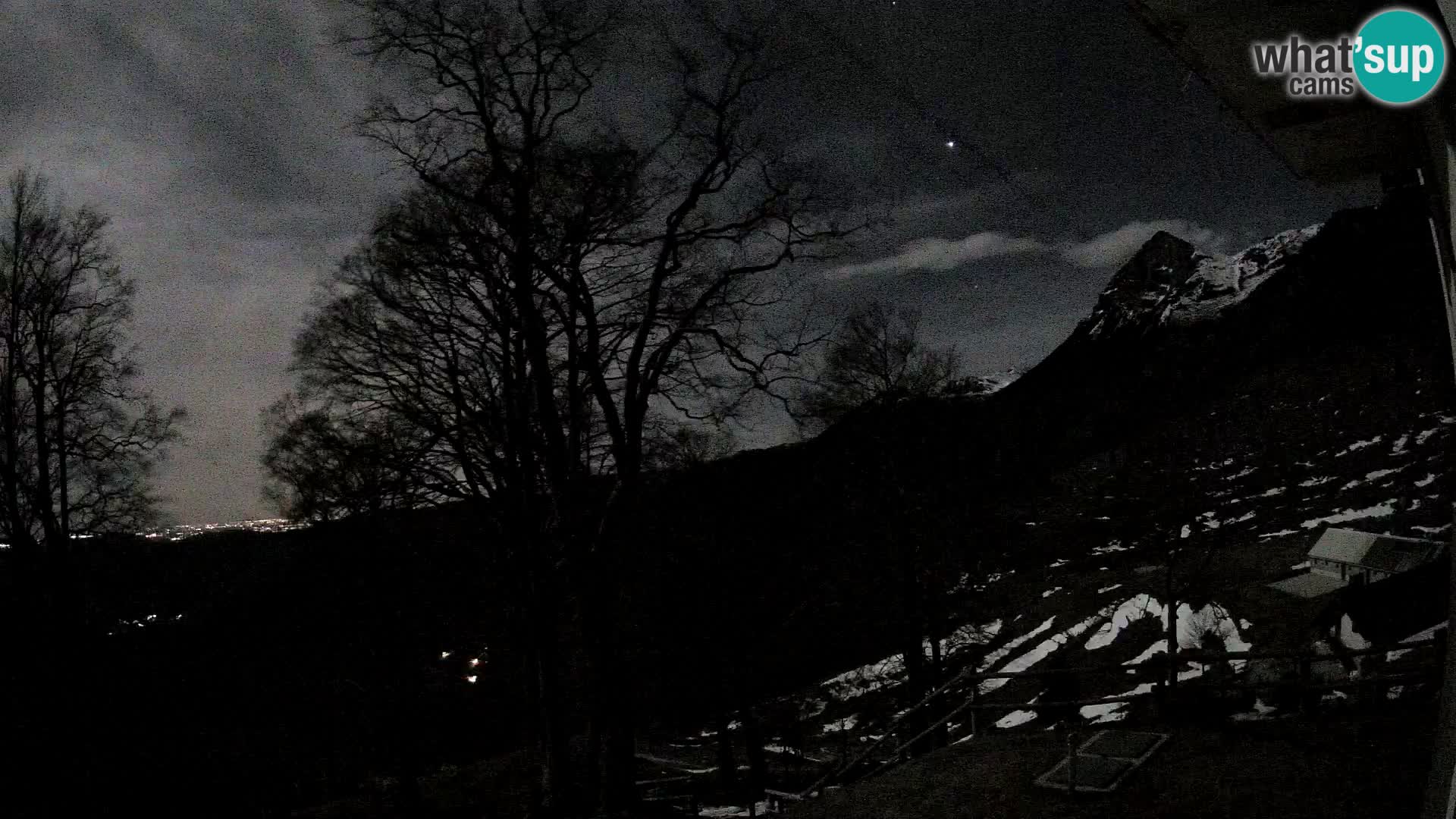 Planina Razor Mountain Hut live cam (1315) | view to Tolminski Migovec