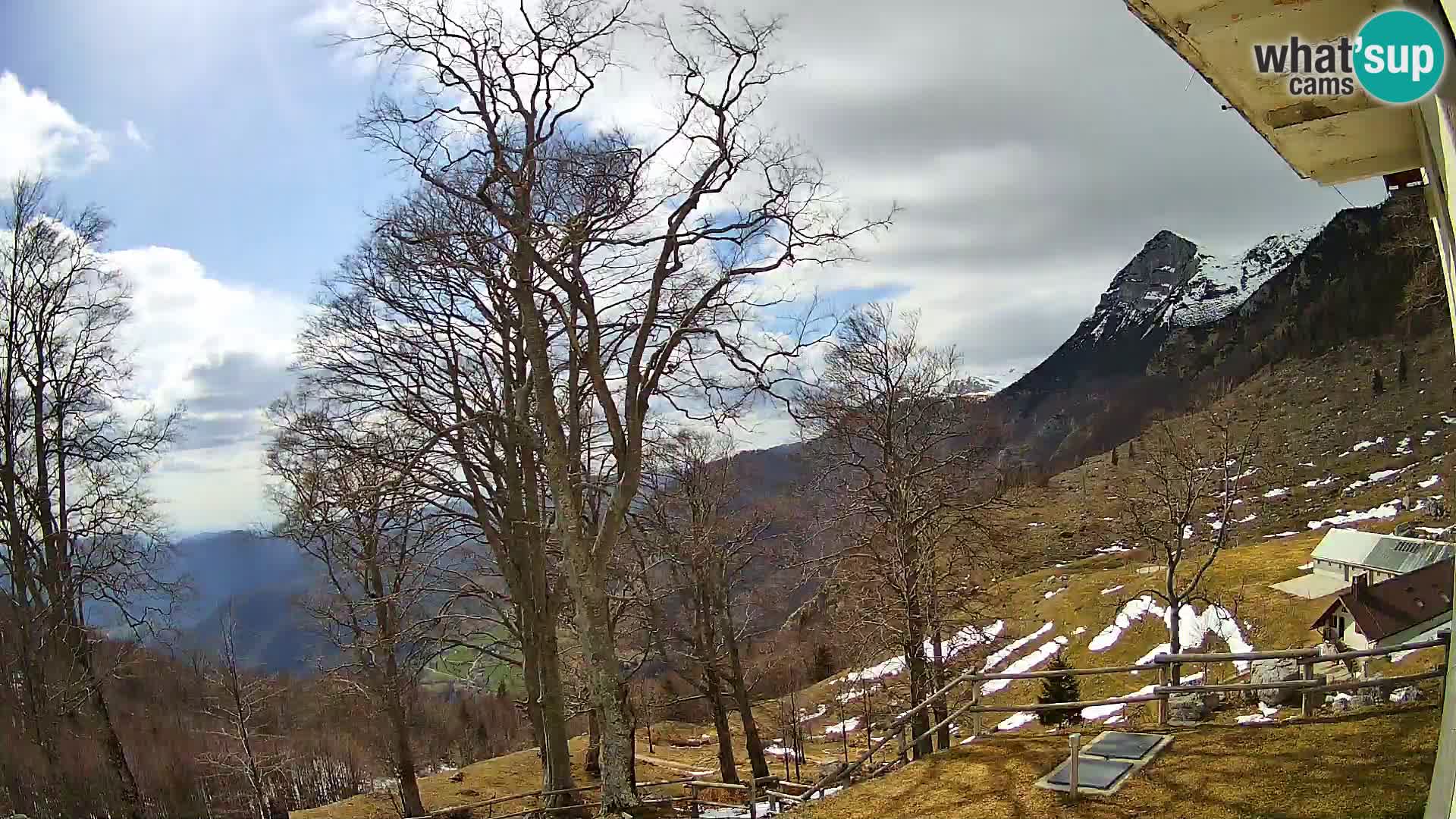Planina Razor Mountain Hut live cam (1315) | view to Tolminski Migovec