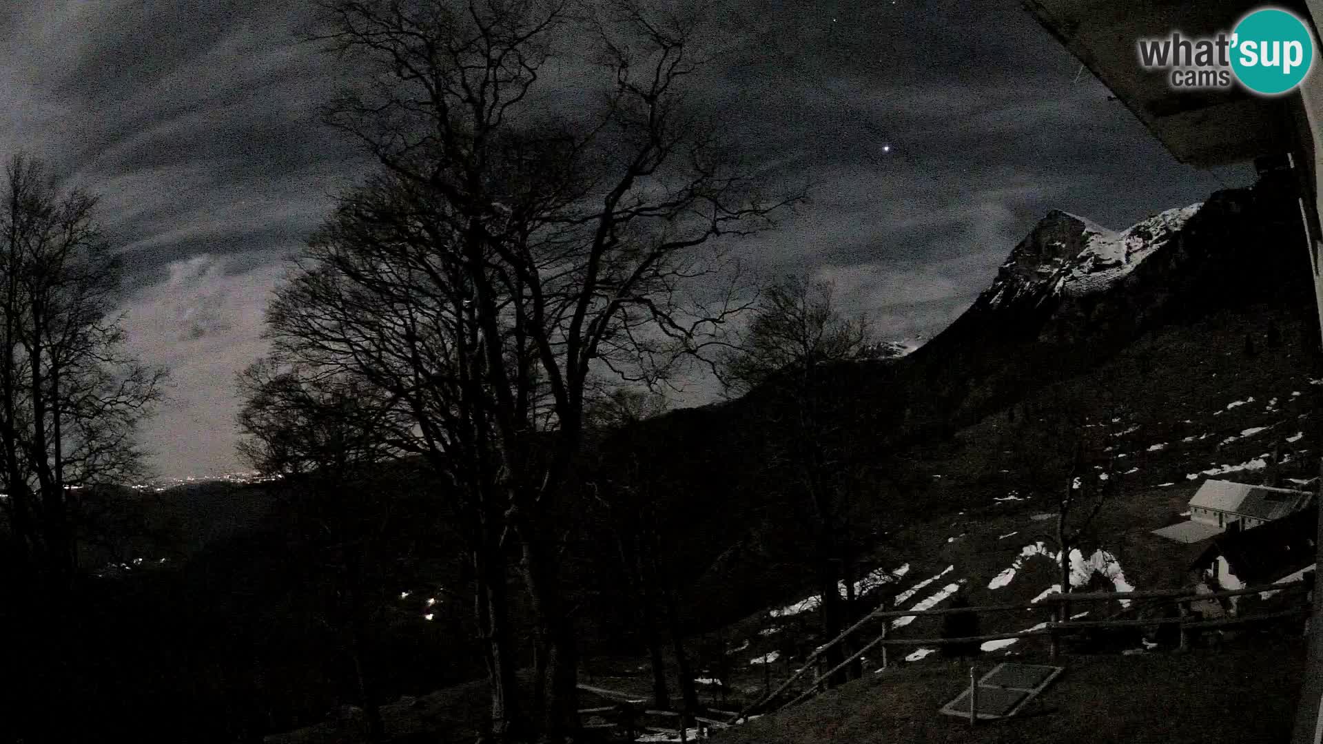 Planina Razor Mountain Hut live cam (1315) | view to Tolminski Migovec