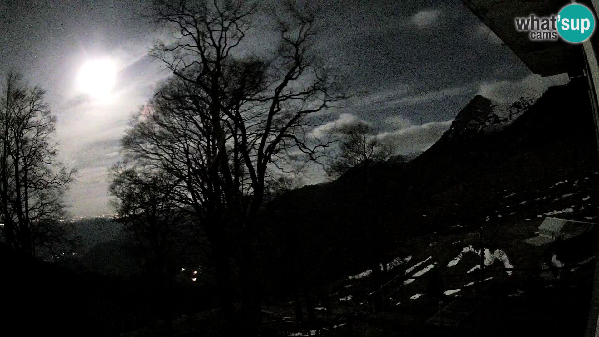 Planina Razor Mountain Hut live cam (1315) | view to Tolminski Migovec