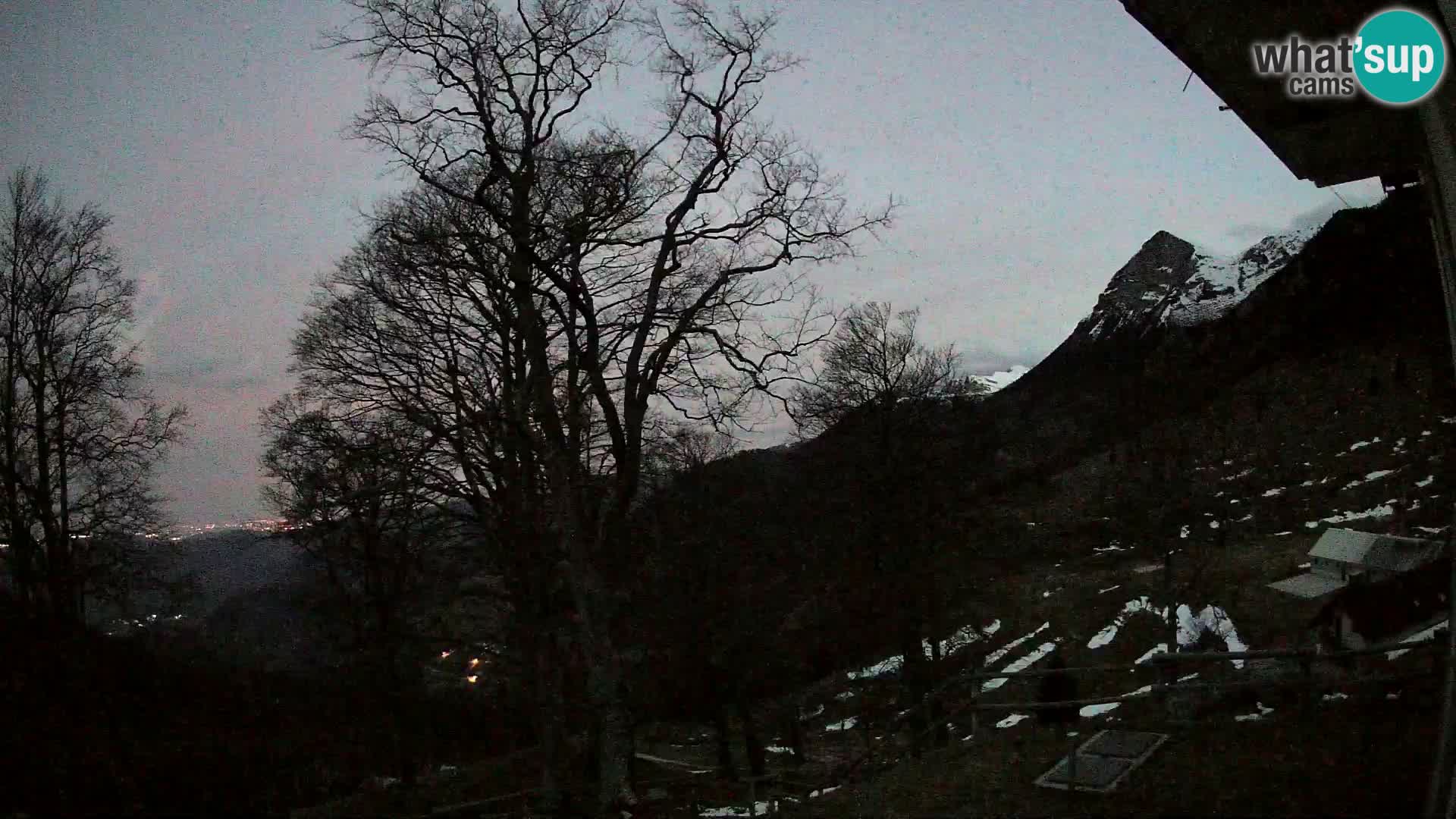 Planinarski dom na planini Razor (1315) | Pogled na Tolminski Migovec