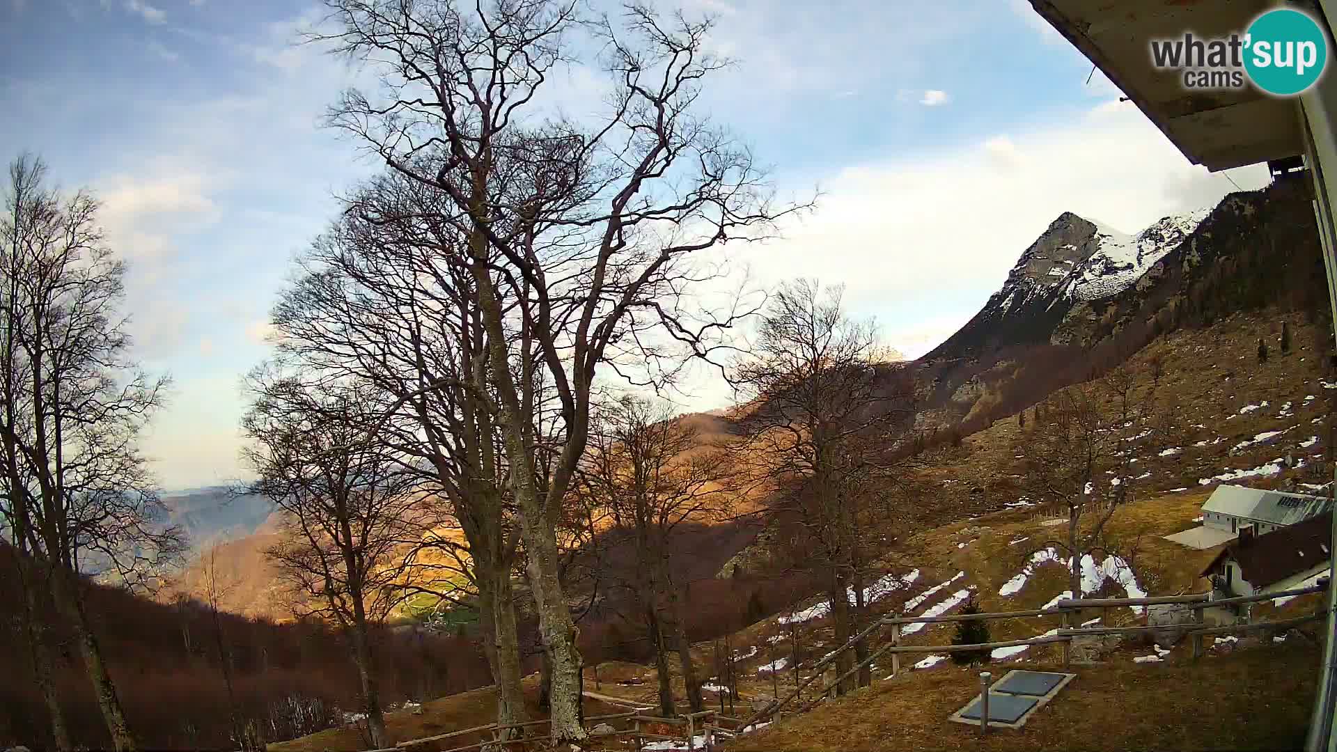 Refuge de la montagne Planina Razor caméra en direct (1315) | vue sur Tolminski Migovec