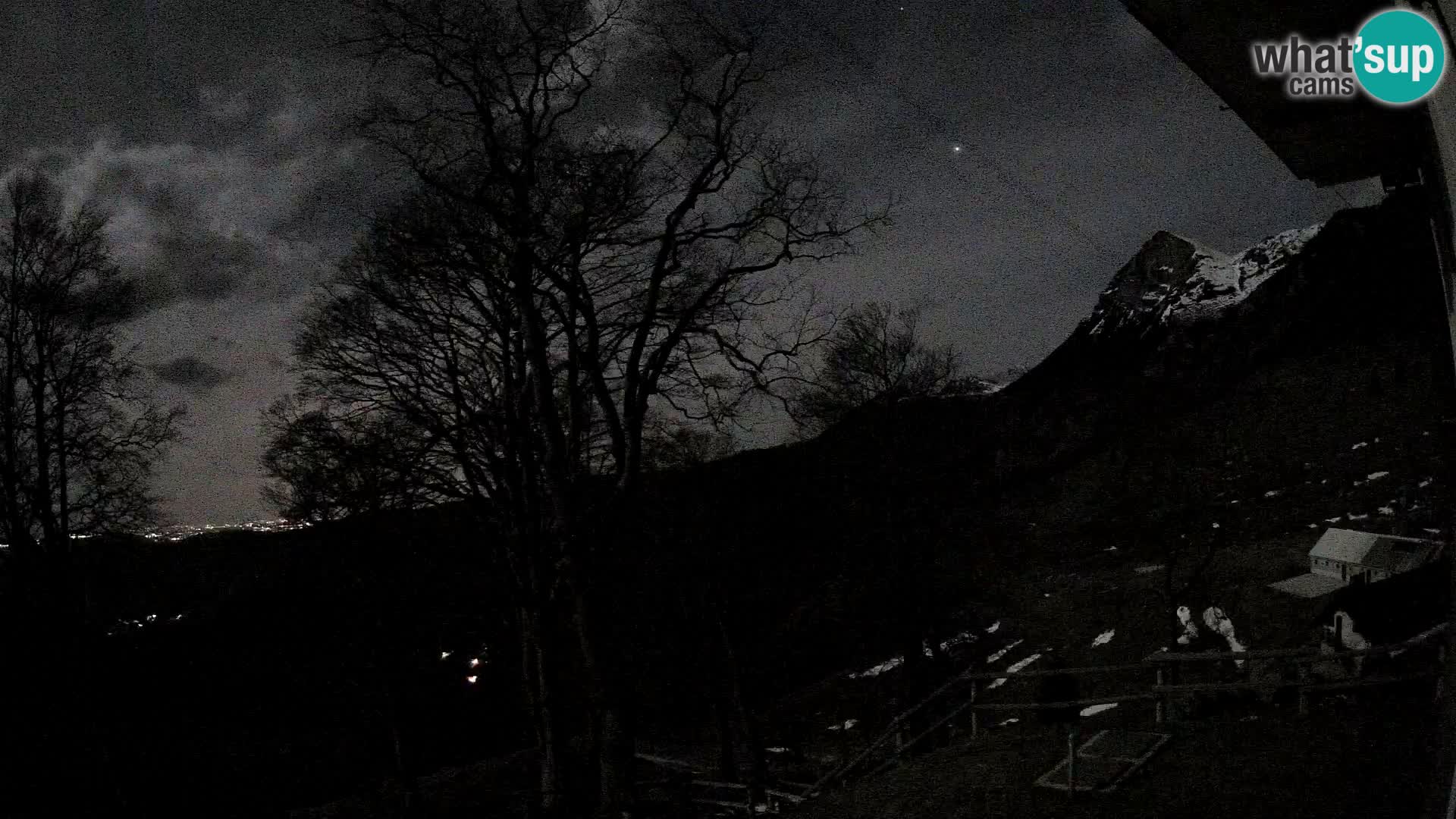 Planina Razor Bergütte Webcam (1315) | Blick auf Tolminski Migovec