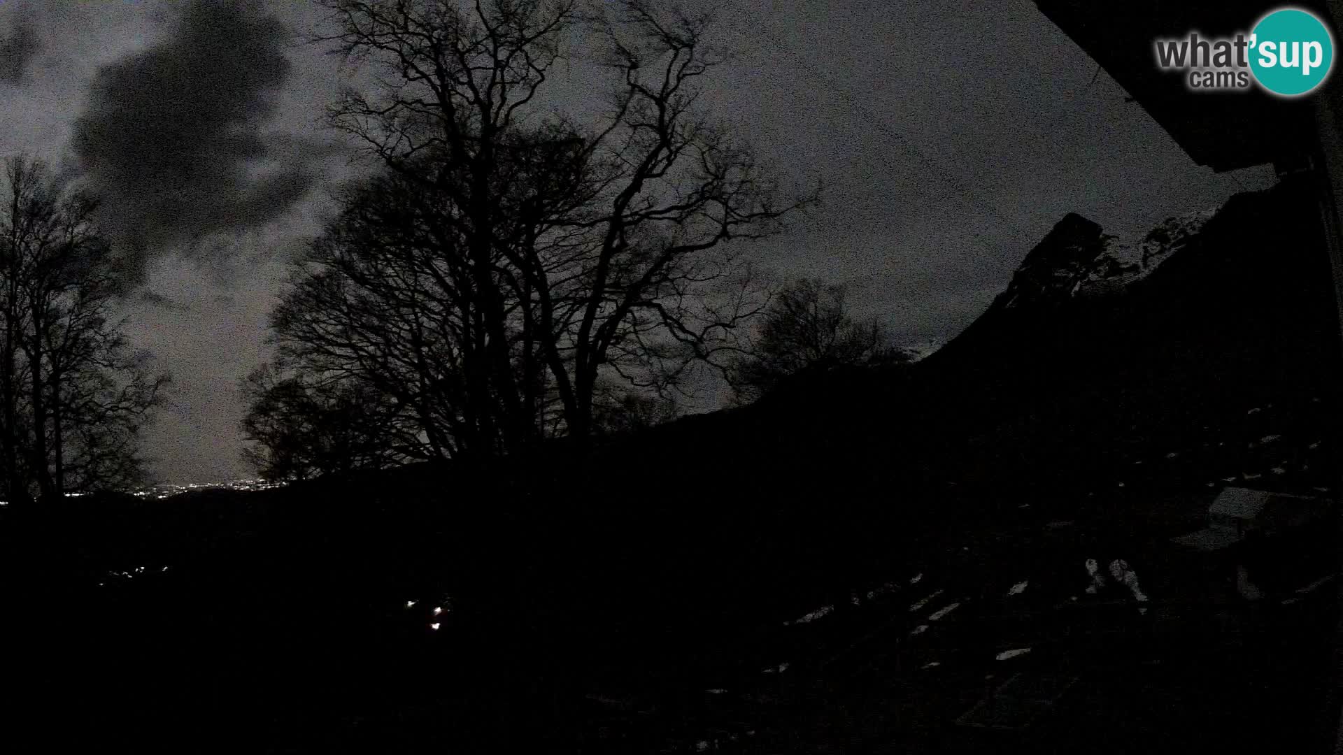 Planina Razor Mountain Hut live cam (1315) | view to Tolminski Migovec