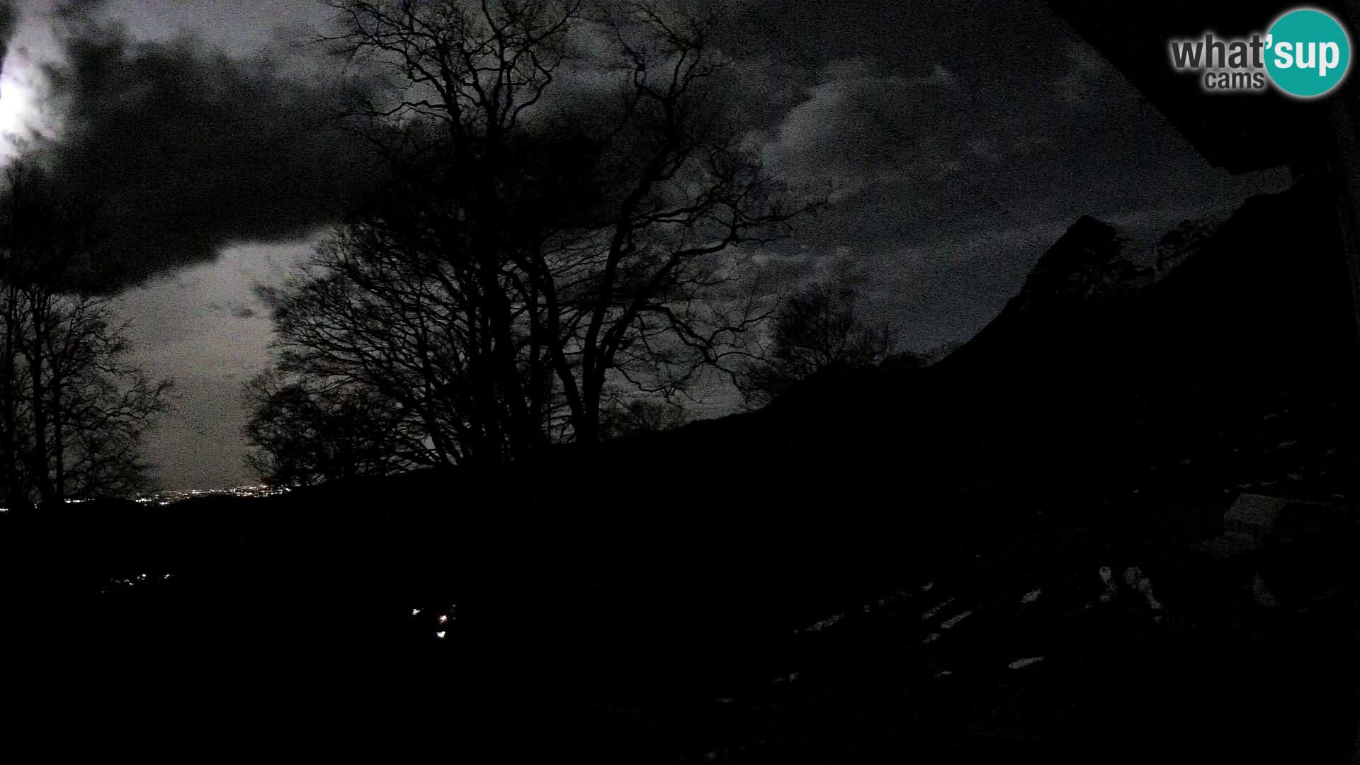 Planina Razor Mountain Hut live cam (1315) | view to Tolminski Migovec