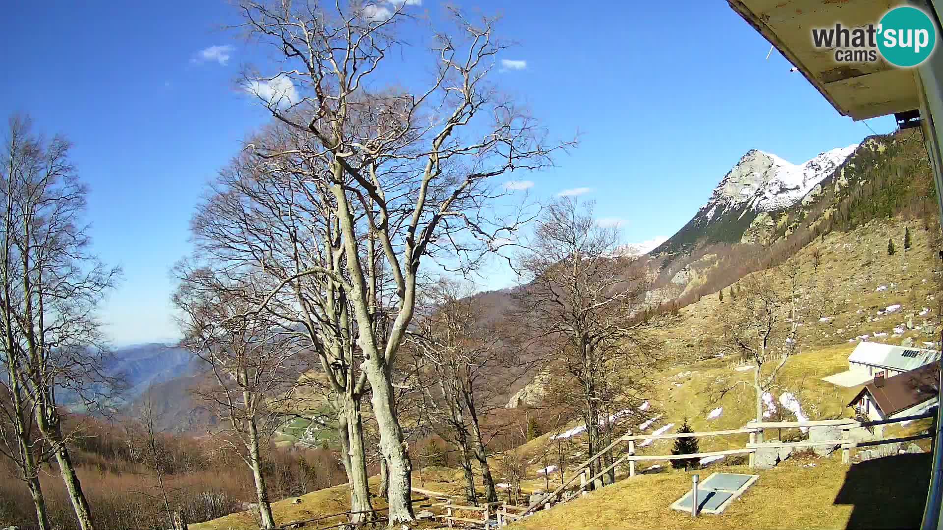 Planina Razor Mountain Hut live cam (1315) | view to Tolminski Migovec