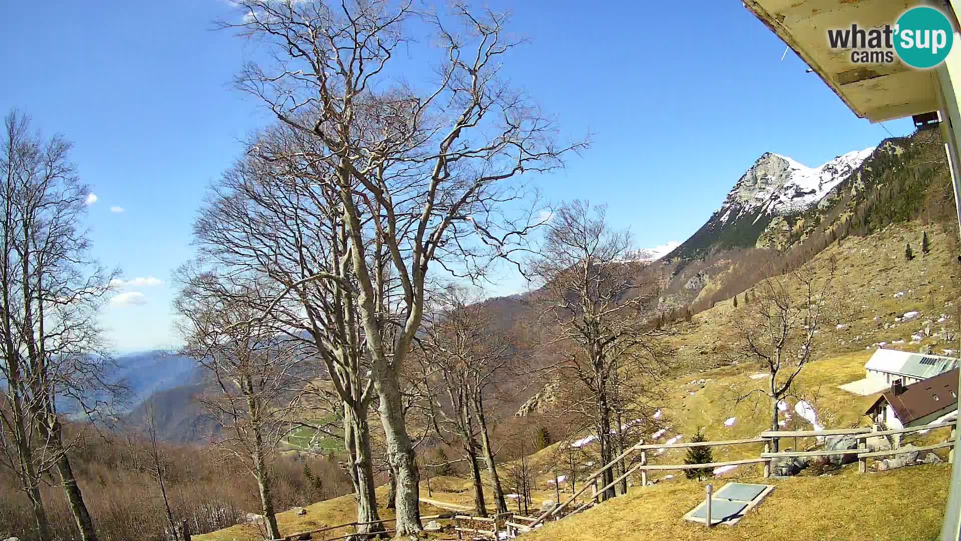 Planina Razor Mountain Hut live cam (1315) | view to Tolminski Migovec
