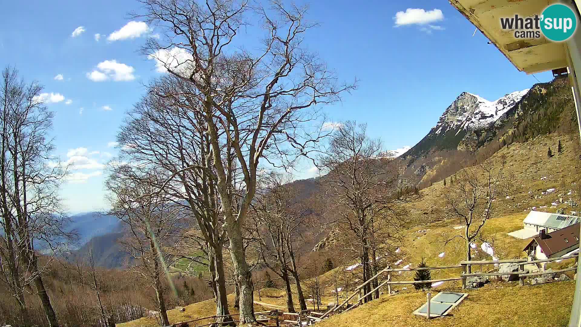 Planina Razor Mountain Hut live cam (1315) | view to Tolminski Migovec
