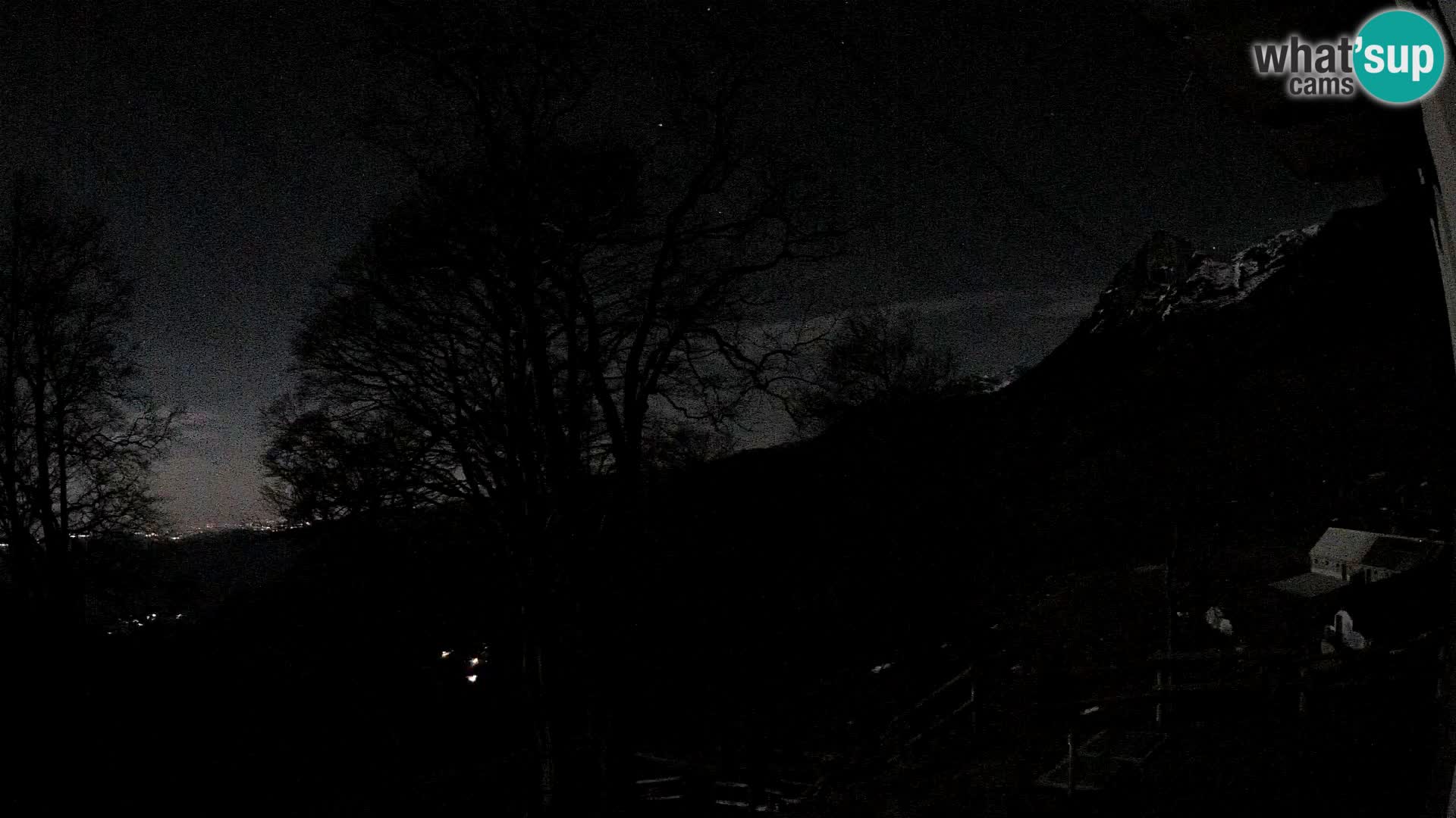 Planina Razor Mountain Hut live cam (1315) | view to Tolminski Migovec