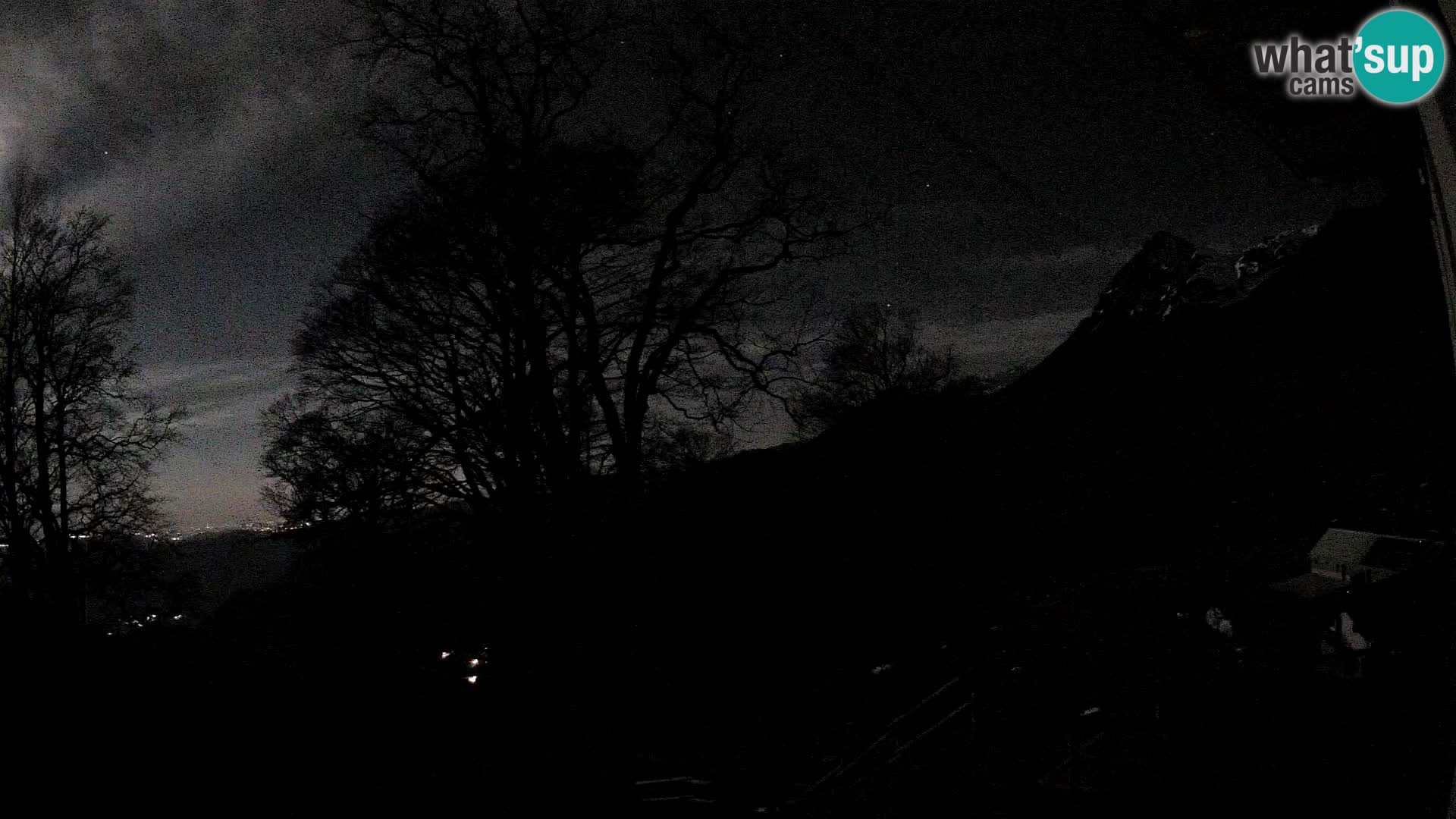 Planina Razor Mountain Hut live cam (1315) | view to Tolminski Migovec