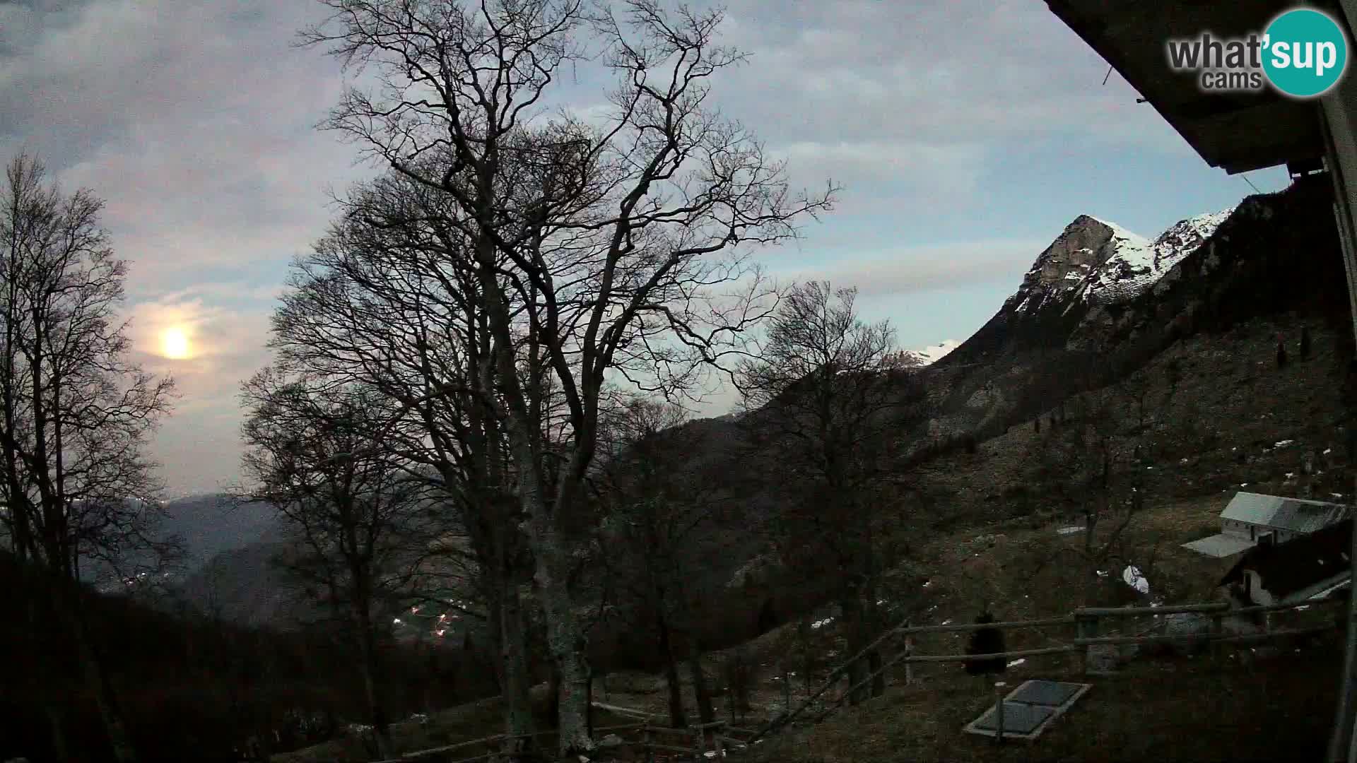 Baita di montagna Planina Razor webcam (1315) | vista su Tolminski Migovec