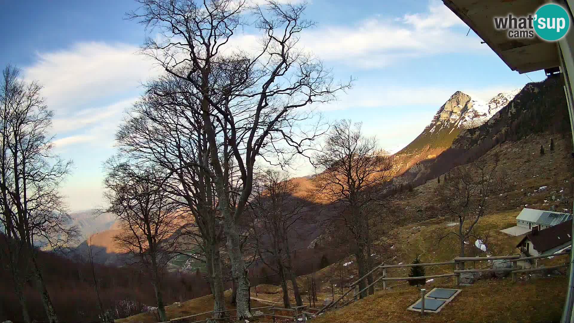 Baita di montagna Planina Razor webcam (1315) | vista su Tolminski Migovec