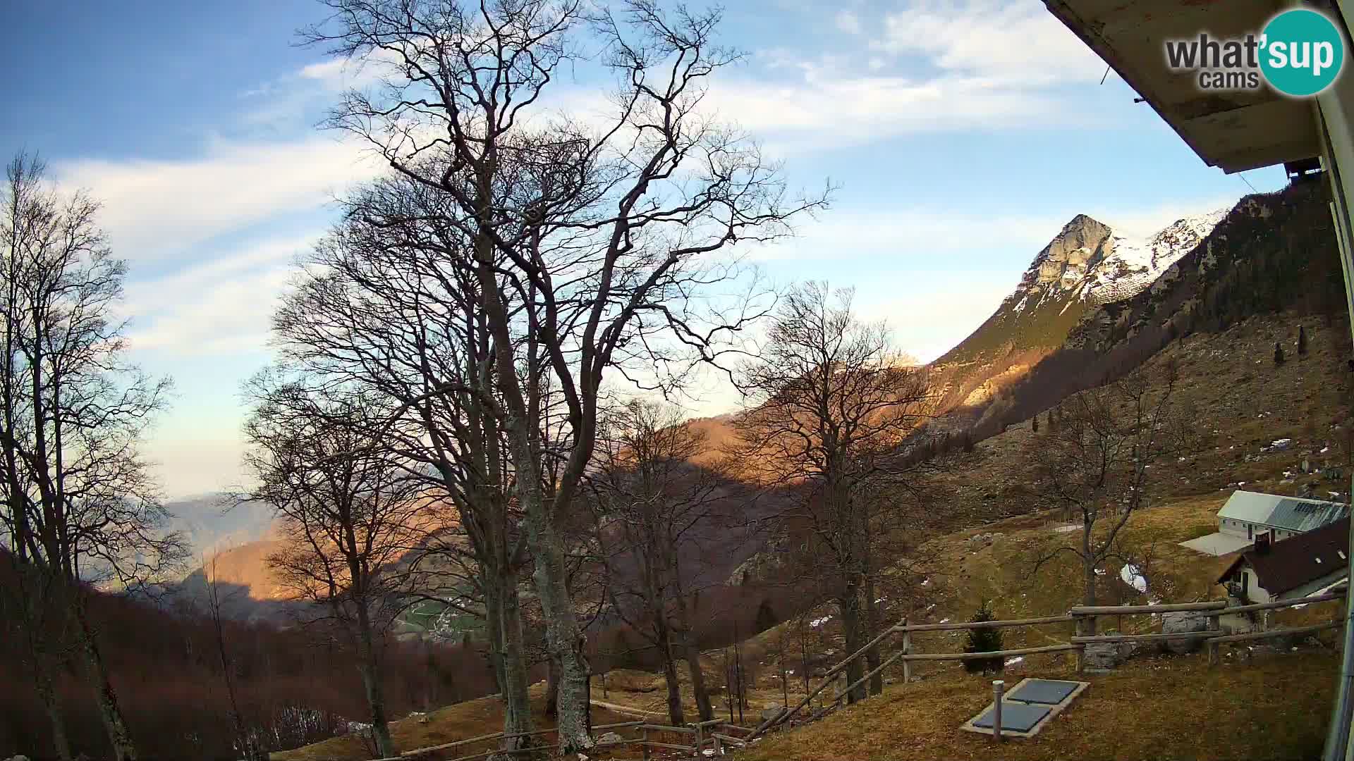 Planina Razor Mountain Hut live cam (1315) | view to Tolminski Migovec