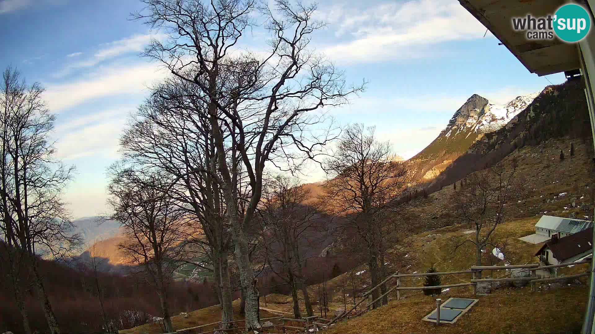 Baita di montagna Planina Razor webcam (1315) | vista su Tolminski Migovec