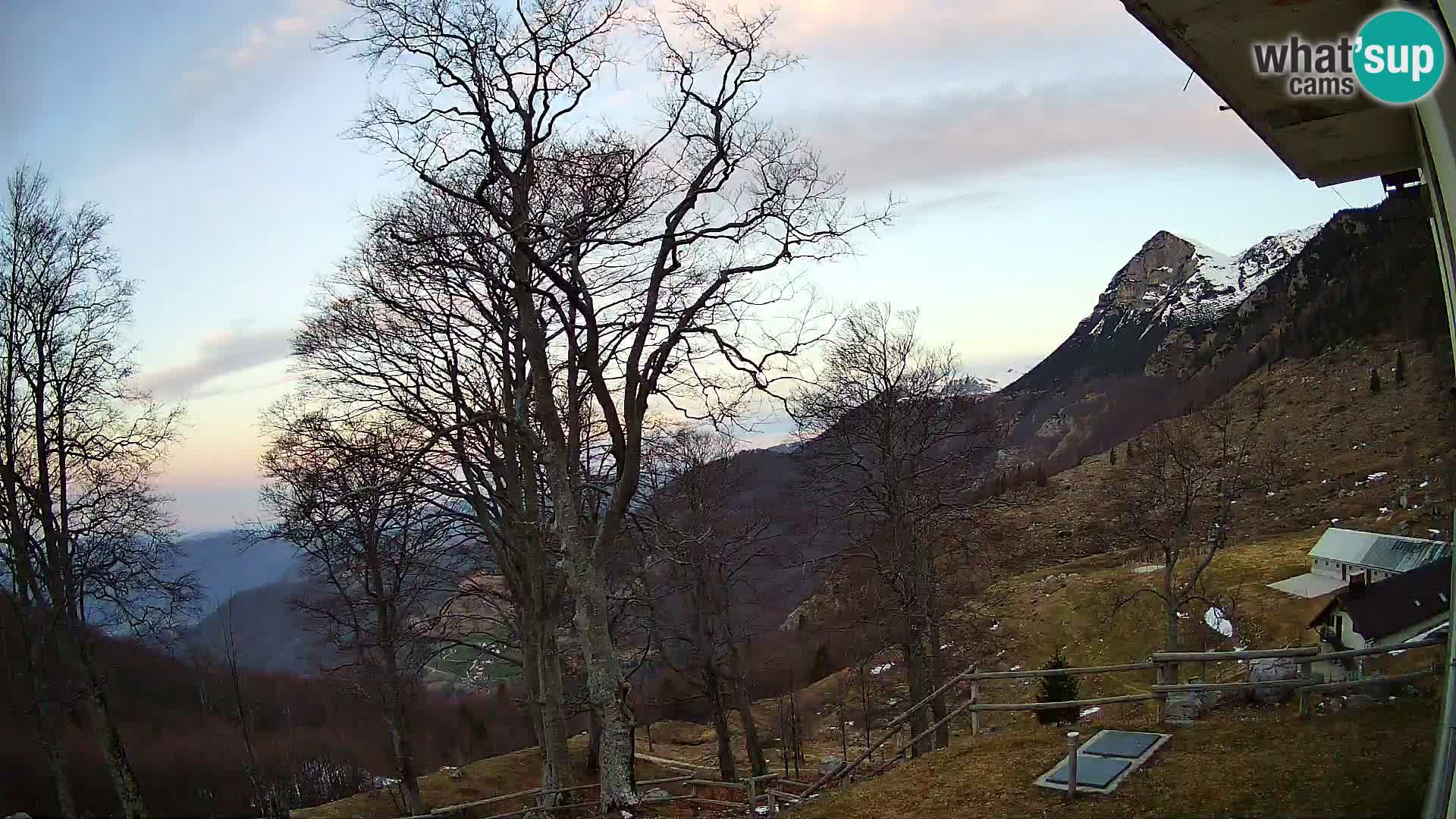 Planina Razor Mountain Hut live cam (1315) | view to Tolminski Migovec