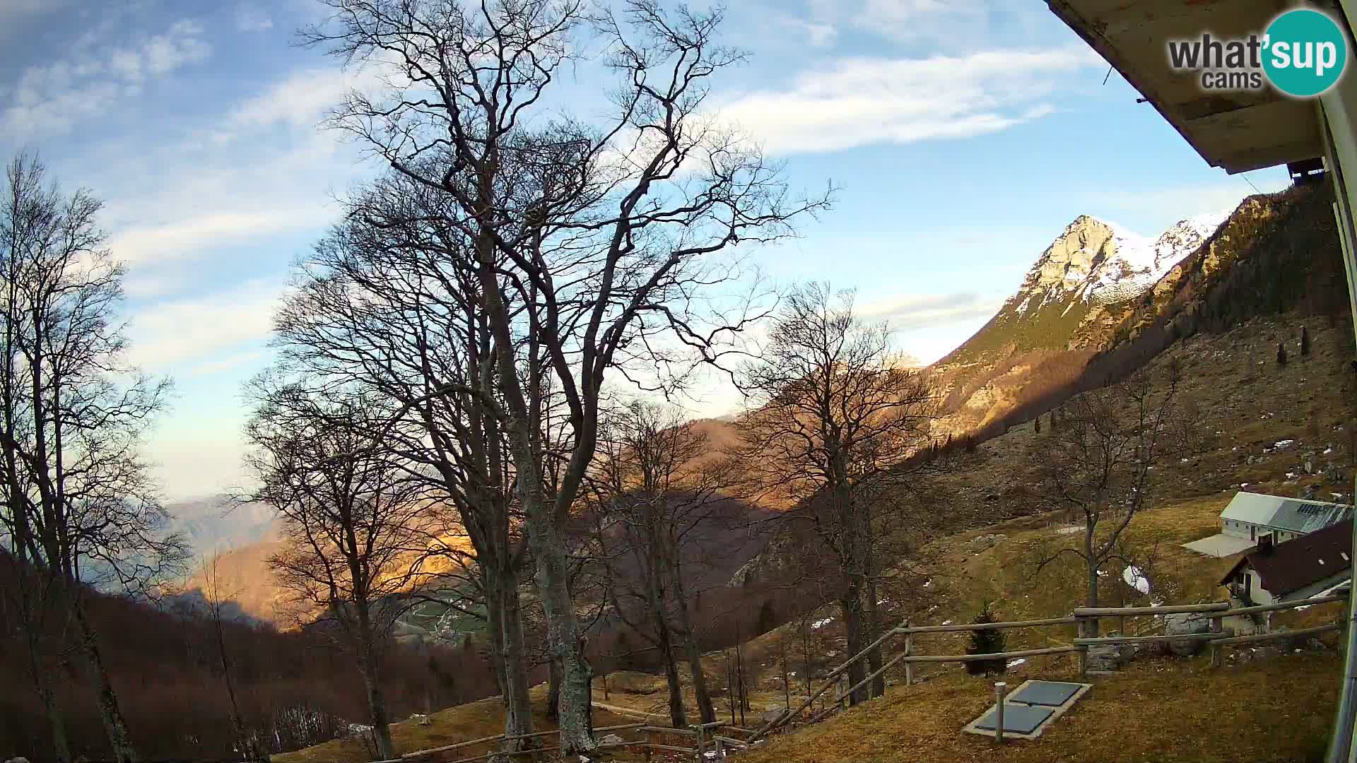 Baita di montagna Planina Razor webcam (1315) | vista su Tolminski Migovec