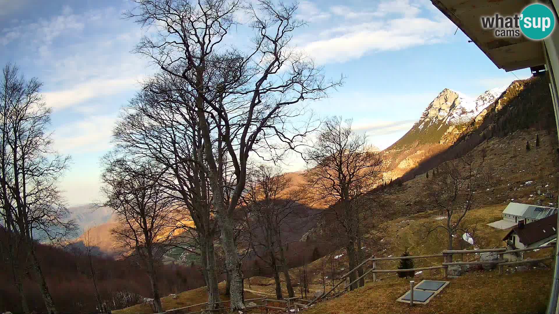 Planina Razor Bergütte Webcam (1315) | Blick auf Tolminski Migovec