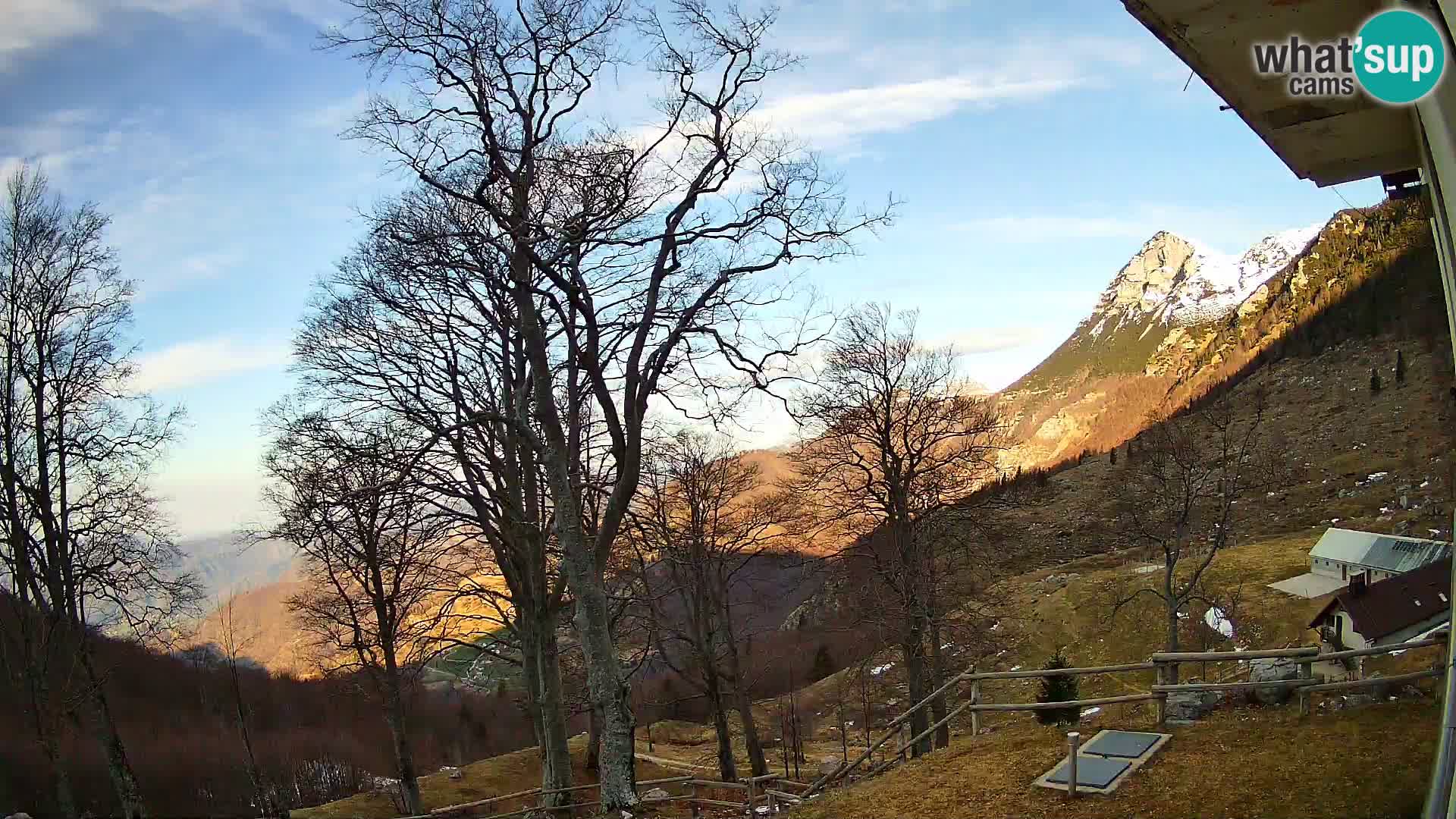 Refuge de la montagne Planina Razor caméra en direct (1315) | vue sur Tolminski Migovec