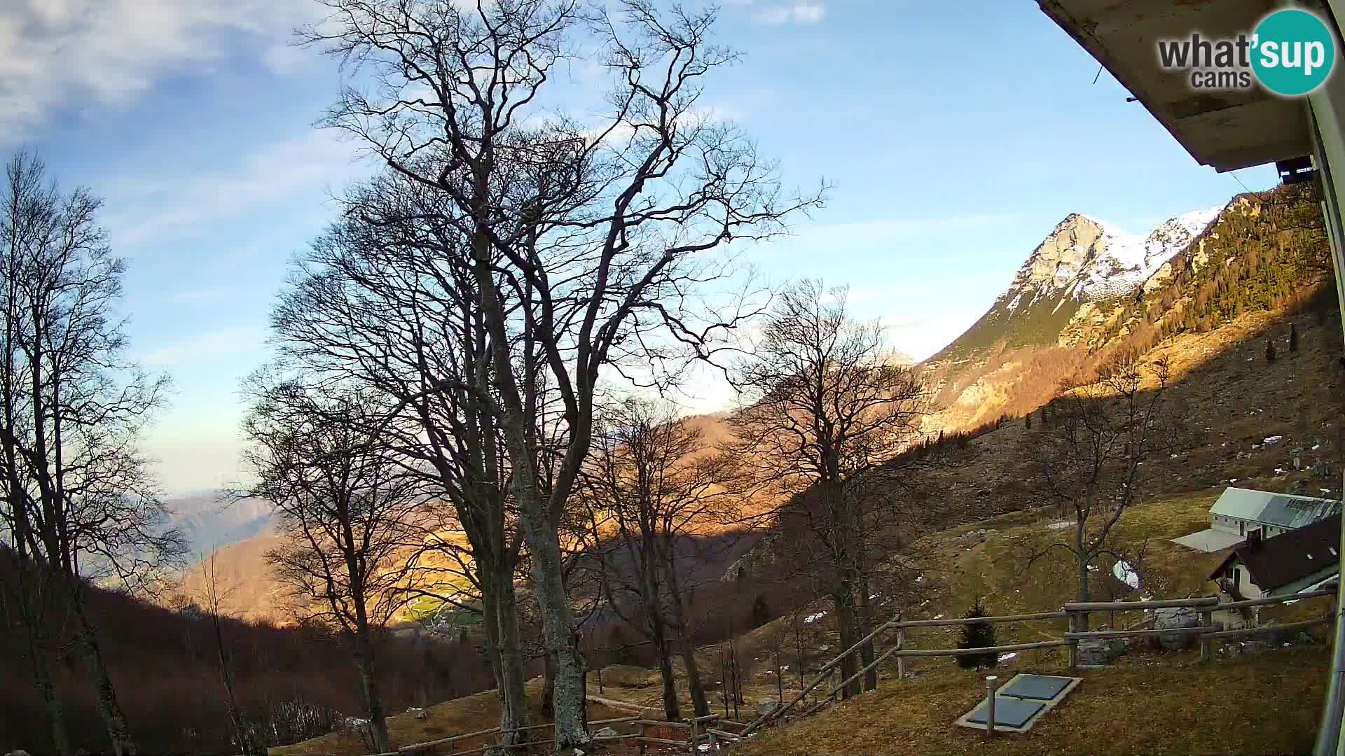 Refuge de la montagne Planina Razor caméra en direct (1315) | vue sur Tolminski Migovec