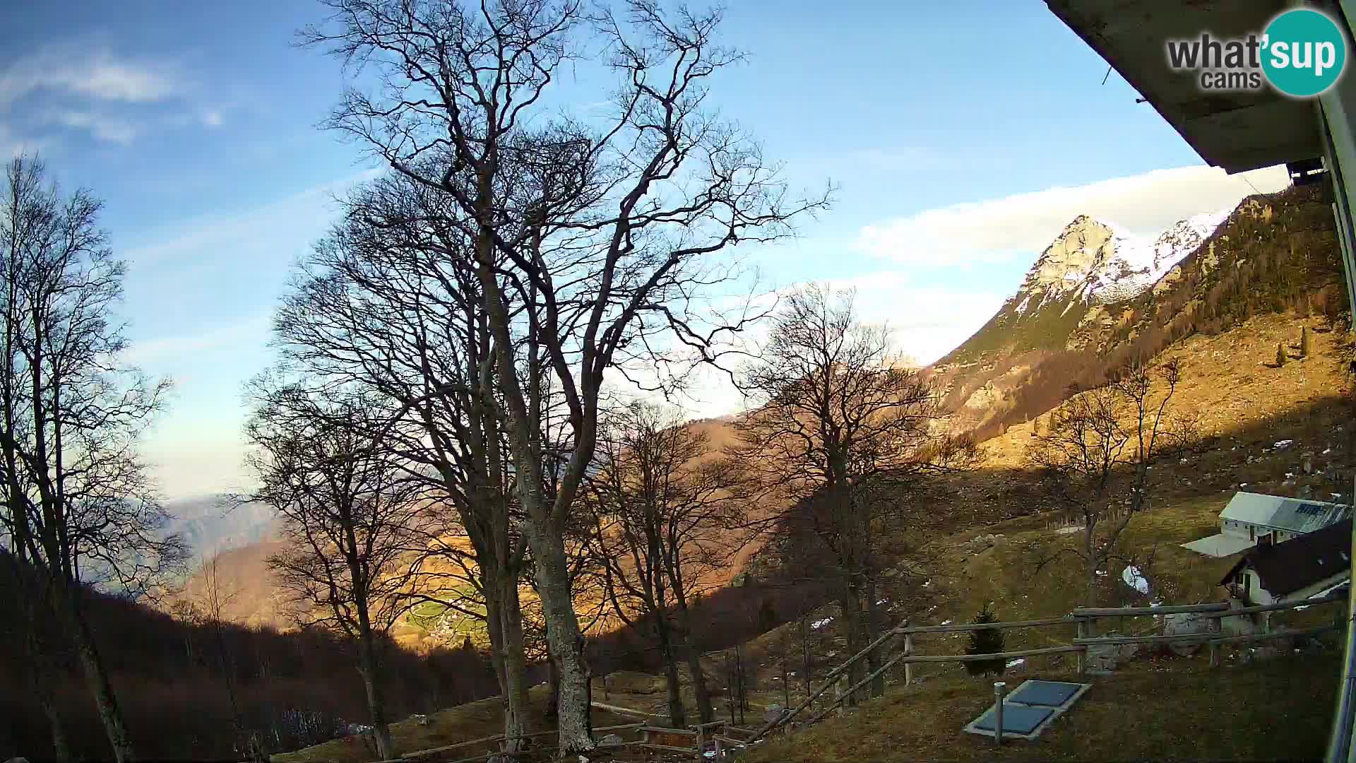 Planinarski dom na planini Razor (1315) | Pogled na Tolminski Migovec