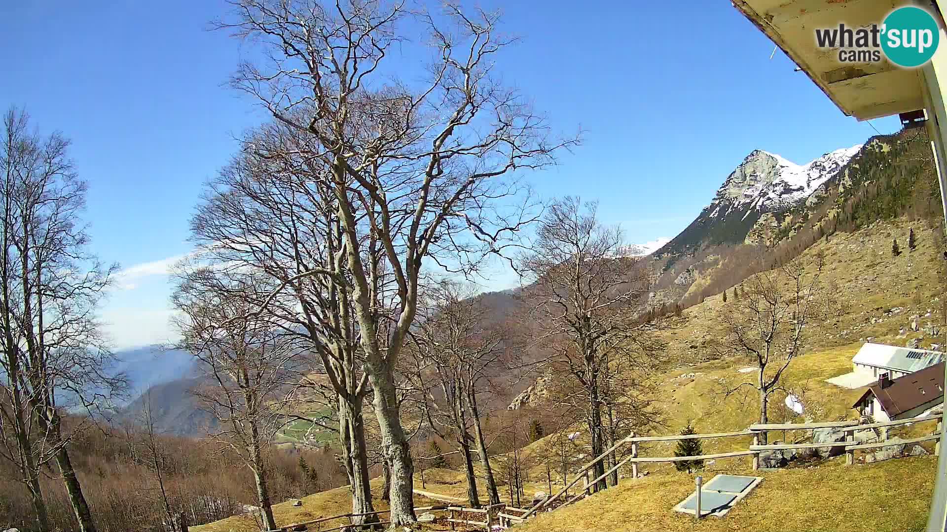 Planina Razor Bergütte Webcam (1315) | Blick auf Tolminski Migovec