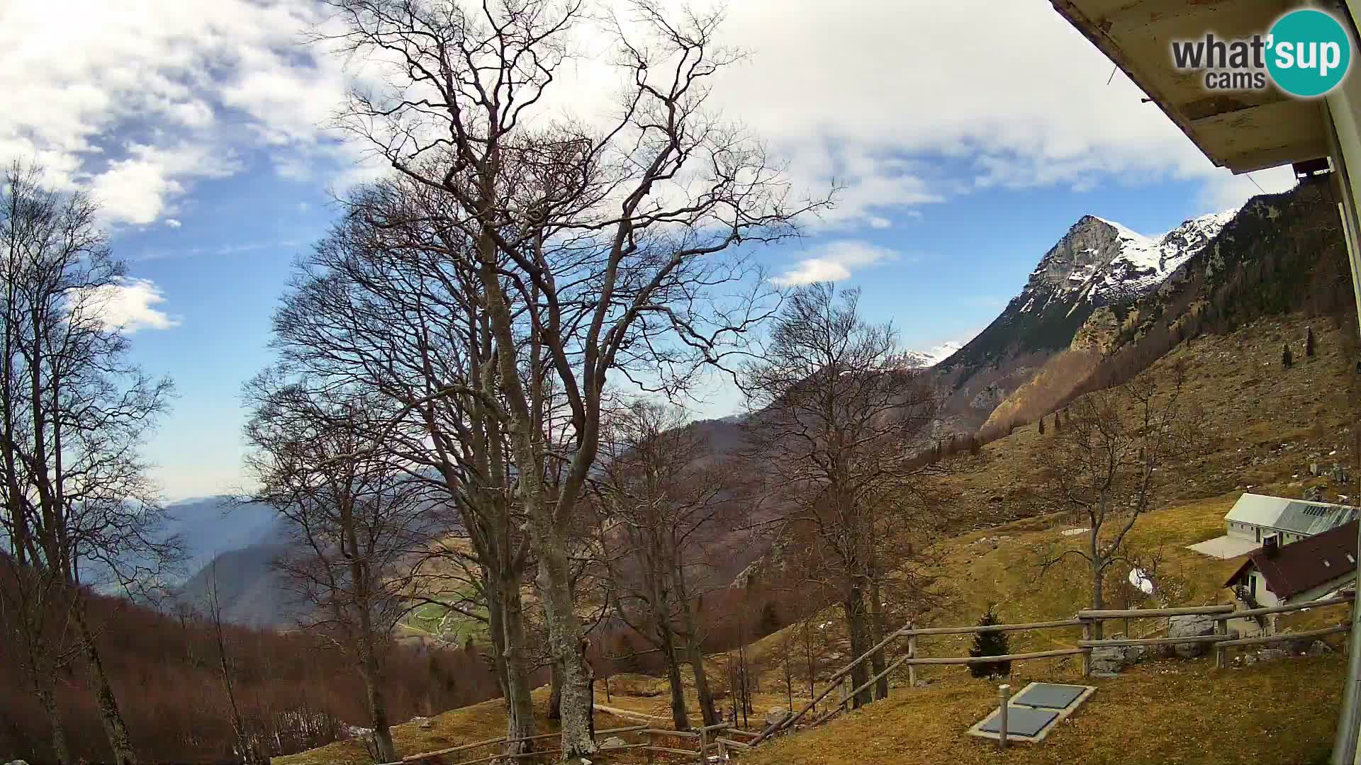 Koča na Planini Razor spletna kamera (1315) | Pogled na Tolminski Migovec